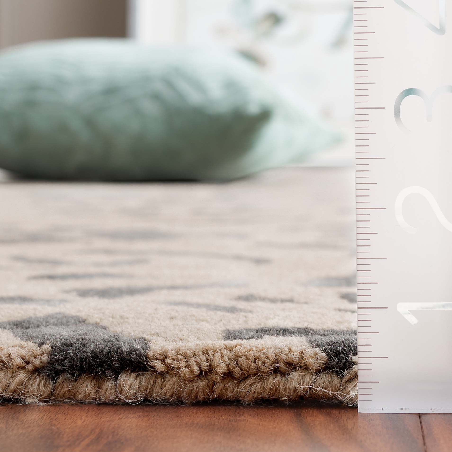 Safavieh Dip Dye Beaumont Distressed Wool Area Rug, Camel/Gray, 5' x 8' - Image 9