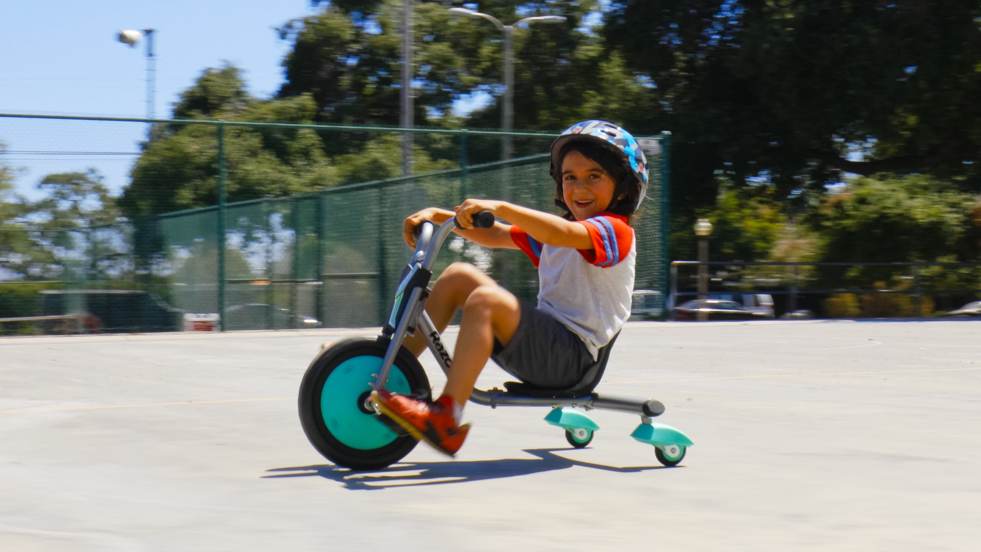 Razor RipRider 360 Mini - Teal, 360 Degrees Caster Tricycle, Easy Drifting, for Child Ages 3+ - Image 6