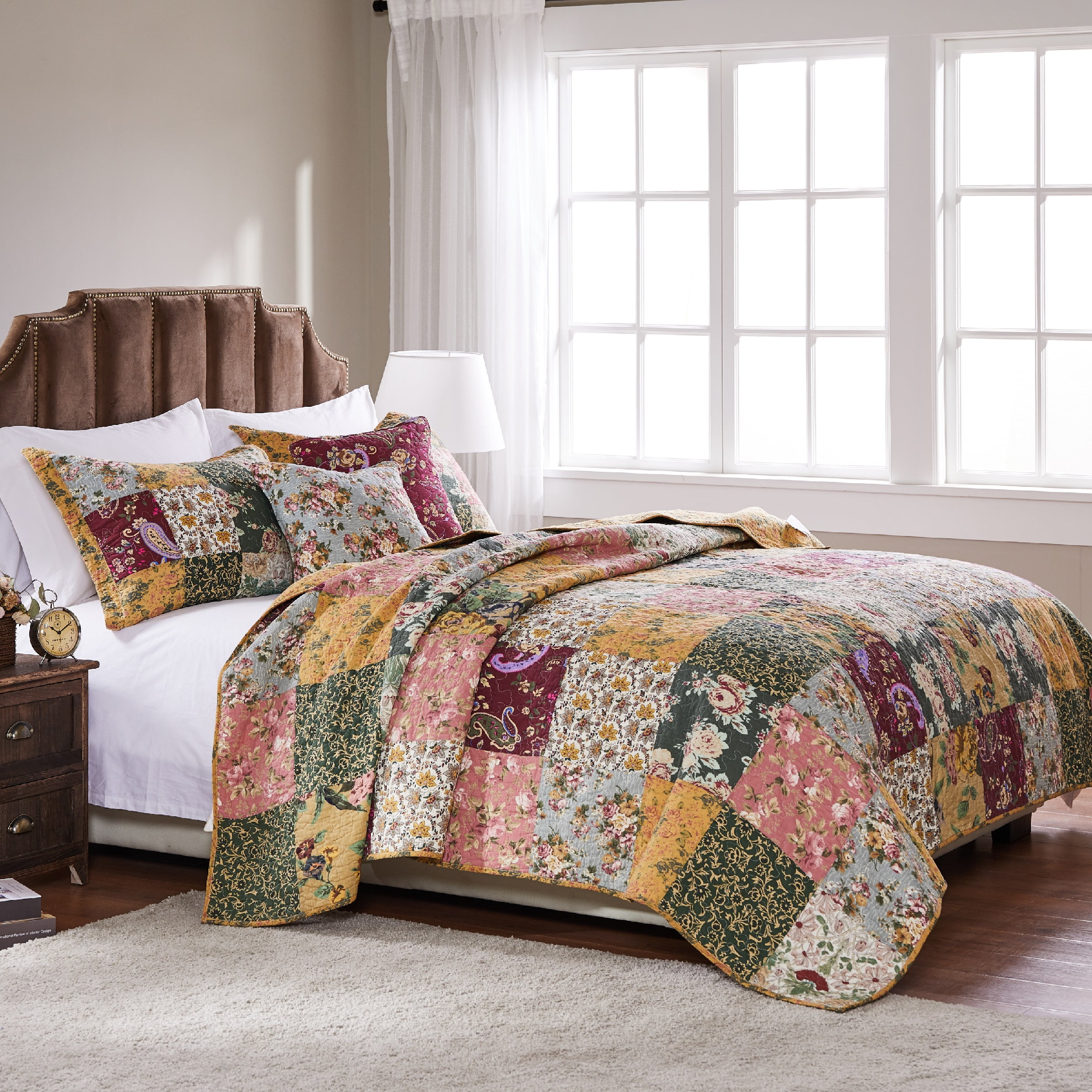 Greenland Home Antique Chic 100% Cotton Patchwork Floral Reversible Oversized Quilt Set with Decorative Pillows, 5-Piece King/Cal King - Image 3