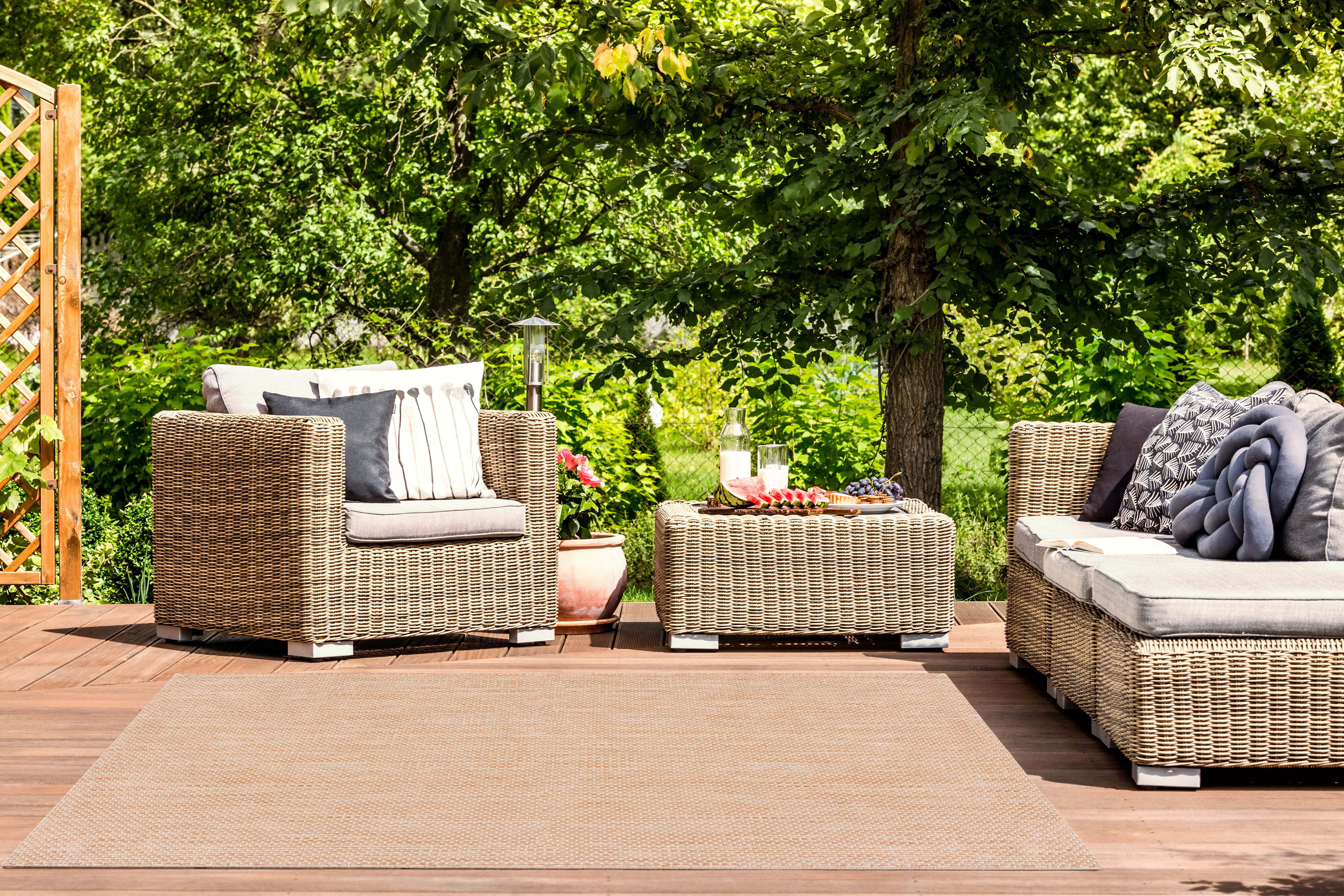 Safavieh Courtyard Finnian Solid Indoor/Outdoor Area Rug, Natural/Cream, 5'3" x 7'7" - Image 3