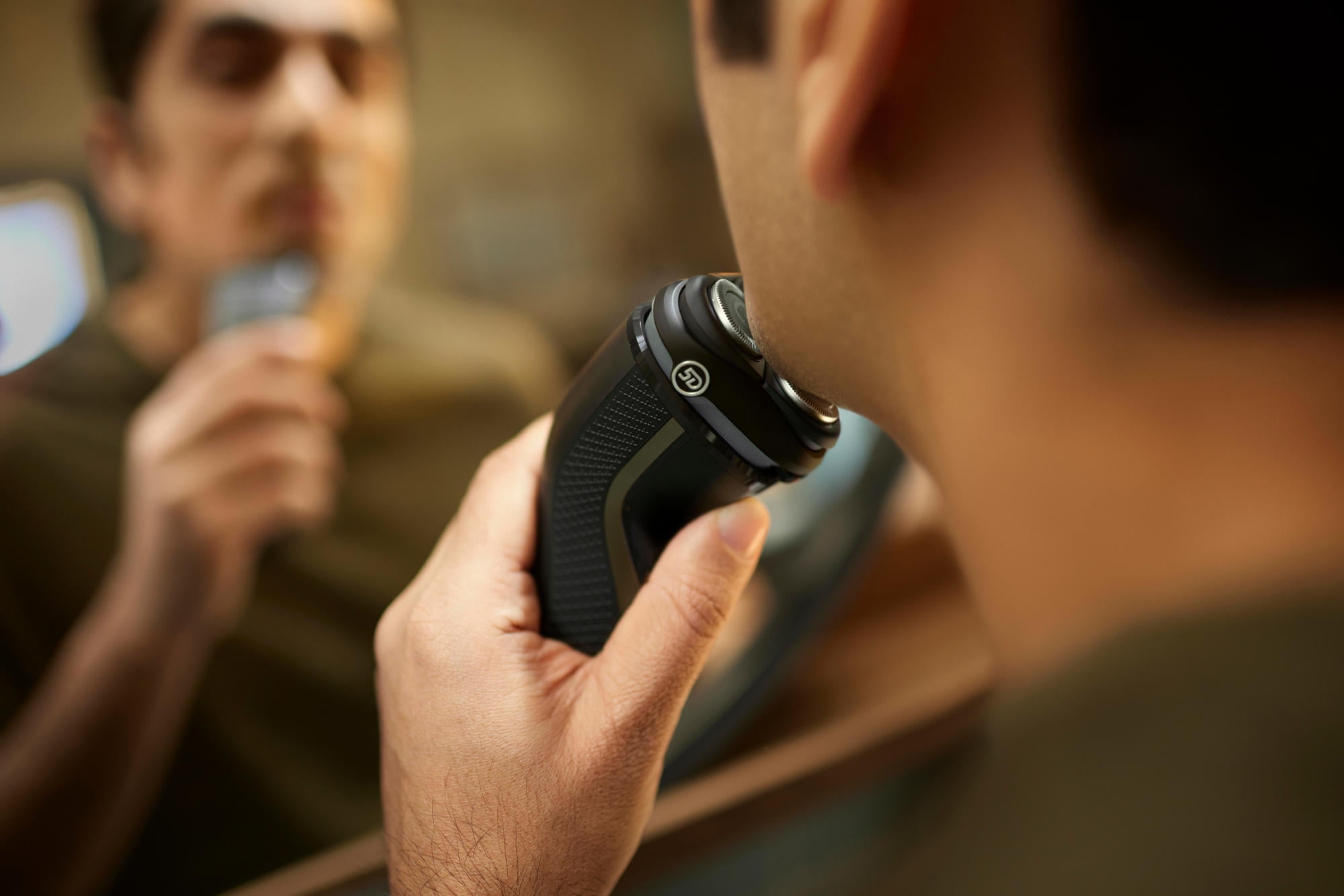 Philips Norelco Caretouch, Rechargeable Wet & Dry Shaver with Pop-Up Trimmer - Image 5