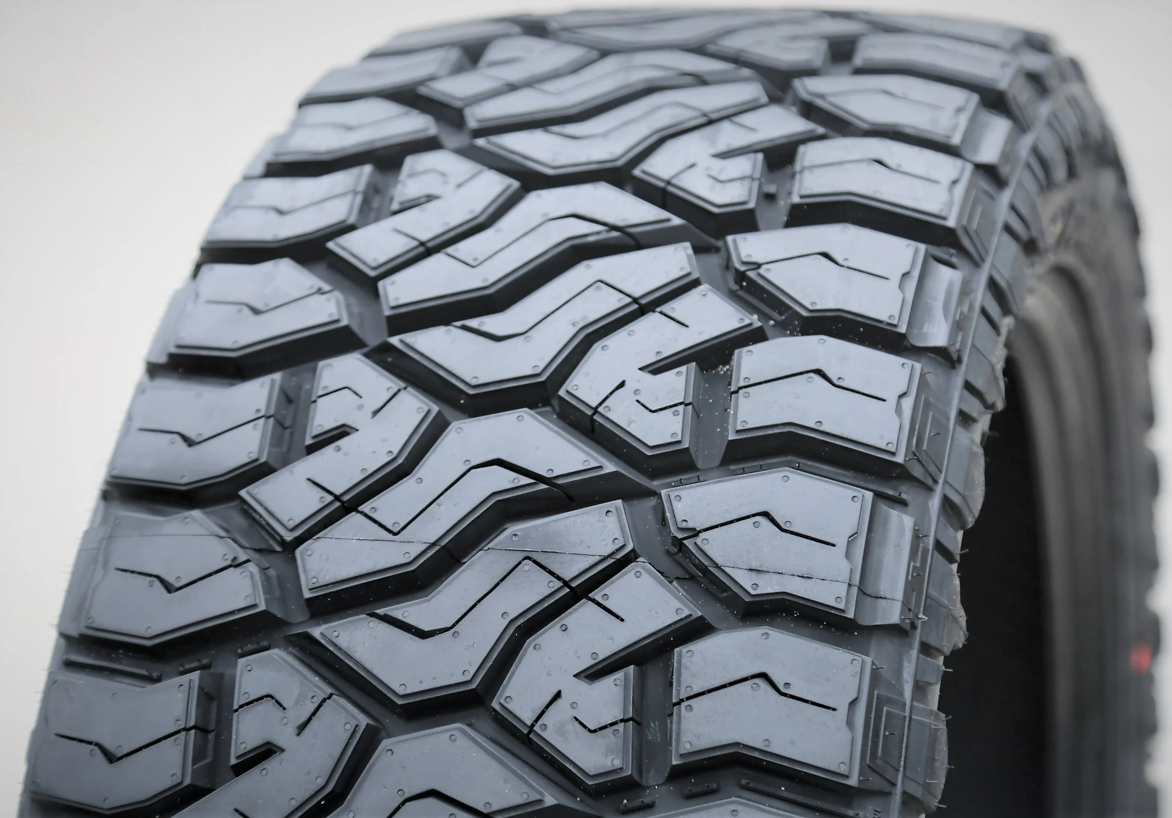 Venom Power Terra Hunter R/T+ 275/65R20 128/125R F 12 Ply Rugged Terrain Light Truck Tire - Image 8