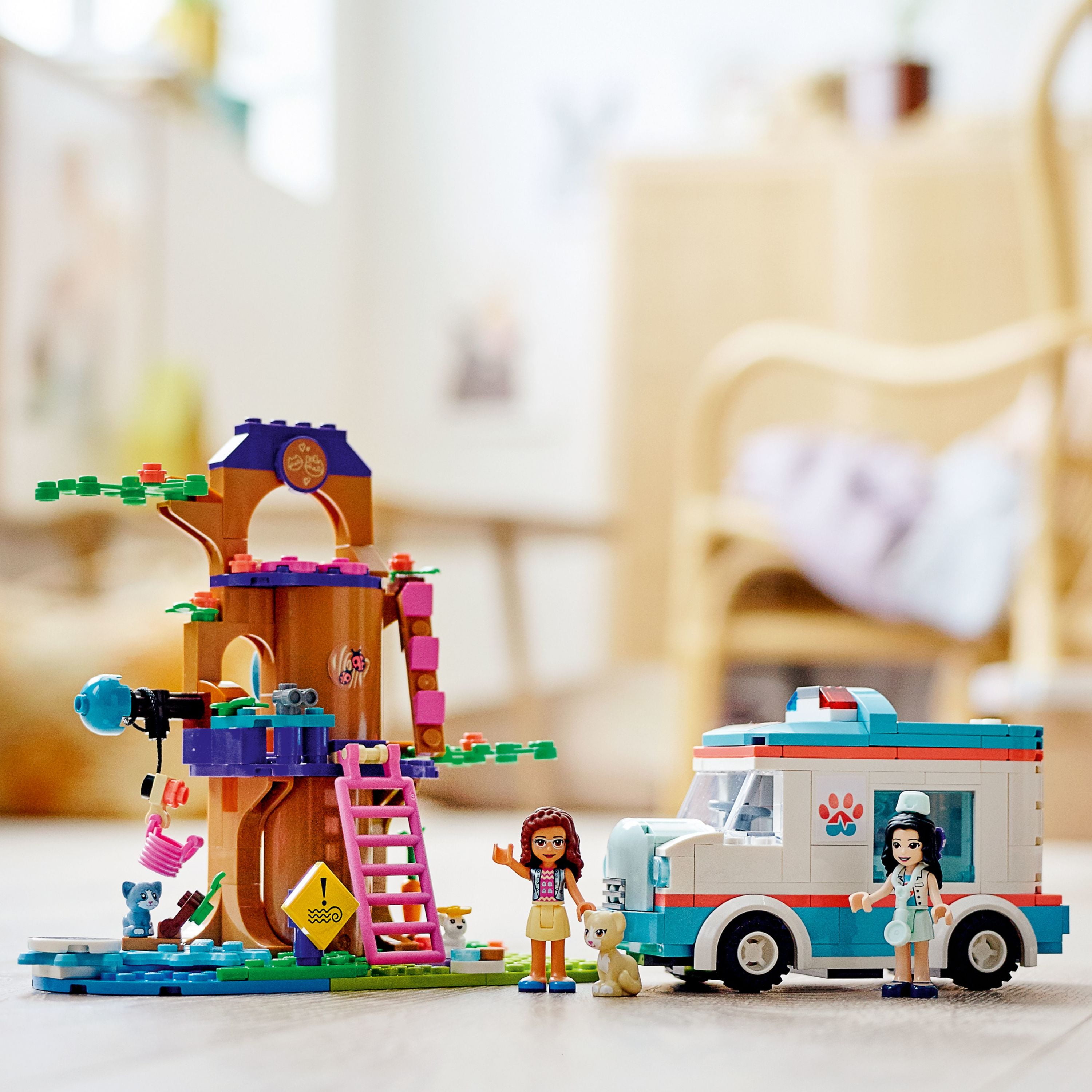 LEGO Friends Vet Clinic Ambulance 41445 Building Toy for Kids Who Love Animals (304 Pieces) - Image 4