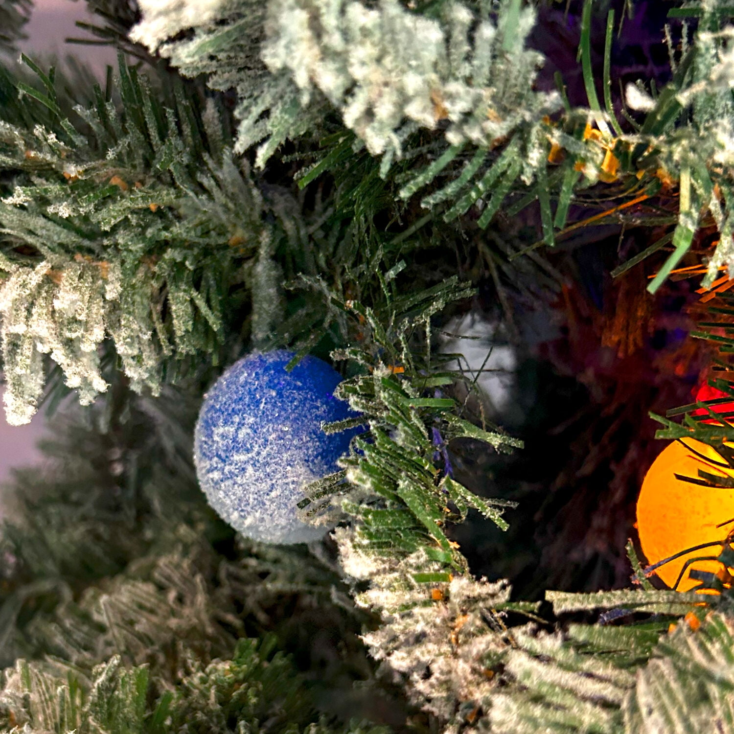 Fraser Hill Farm Prelit LED Multicolor Flocked White Tail Pine 7.5-ft. Christmas Tree, FFWT075-6SN - Image 9