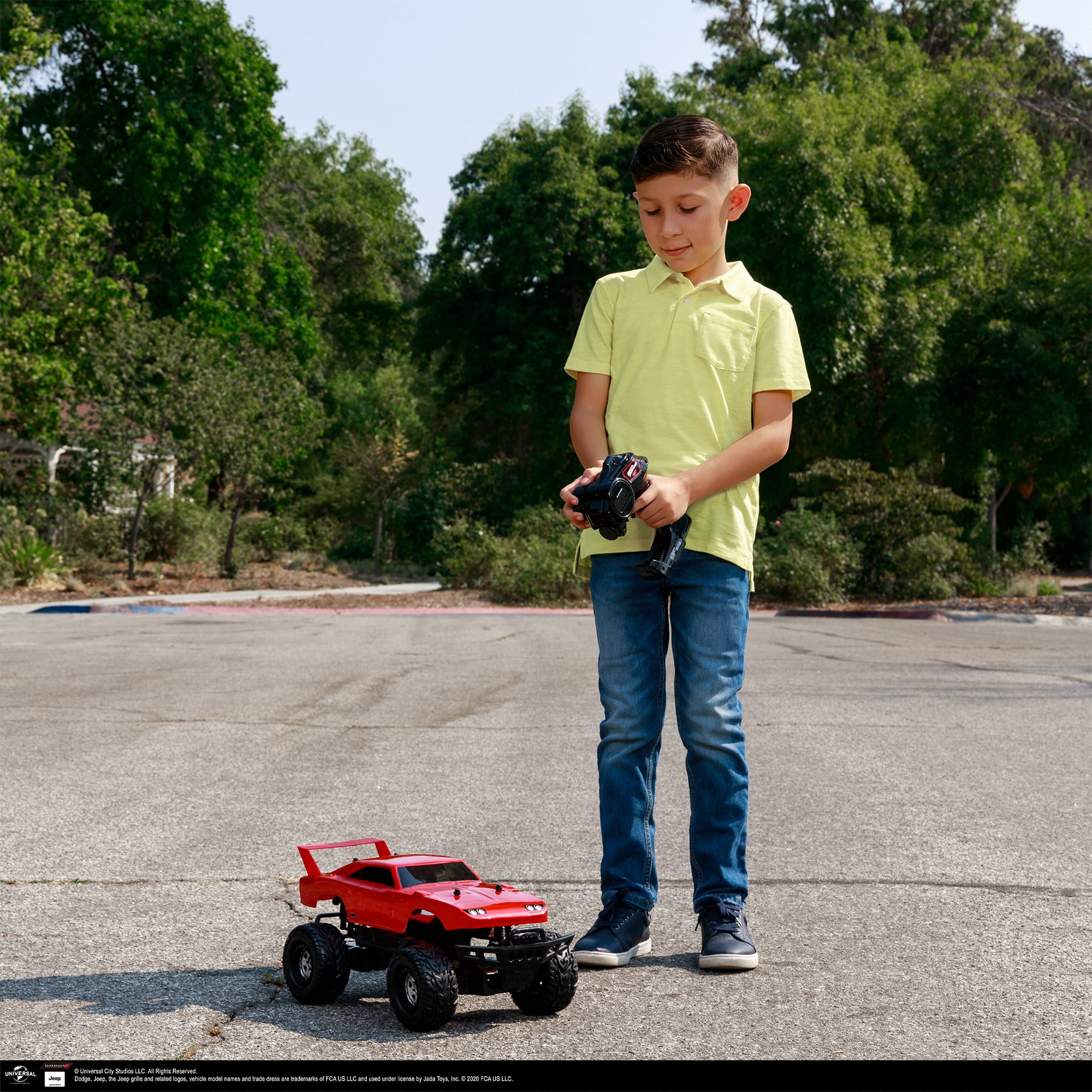 Fast and the Furious (1:12) Dodge Charger Daytona Battery-Powered RC Truck - Image 4