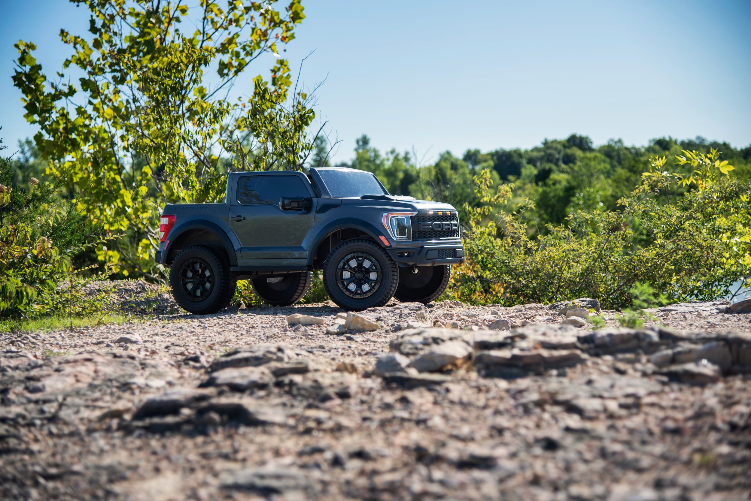 12V Ford F-150 Raptor Battery Ride-on Toy, Carbonized Grey, Kids Ages 3+, by Huffy - Image 7