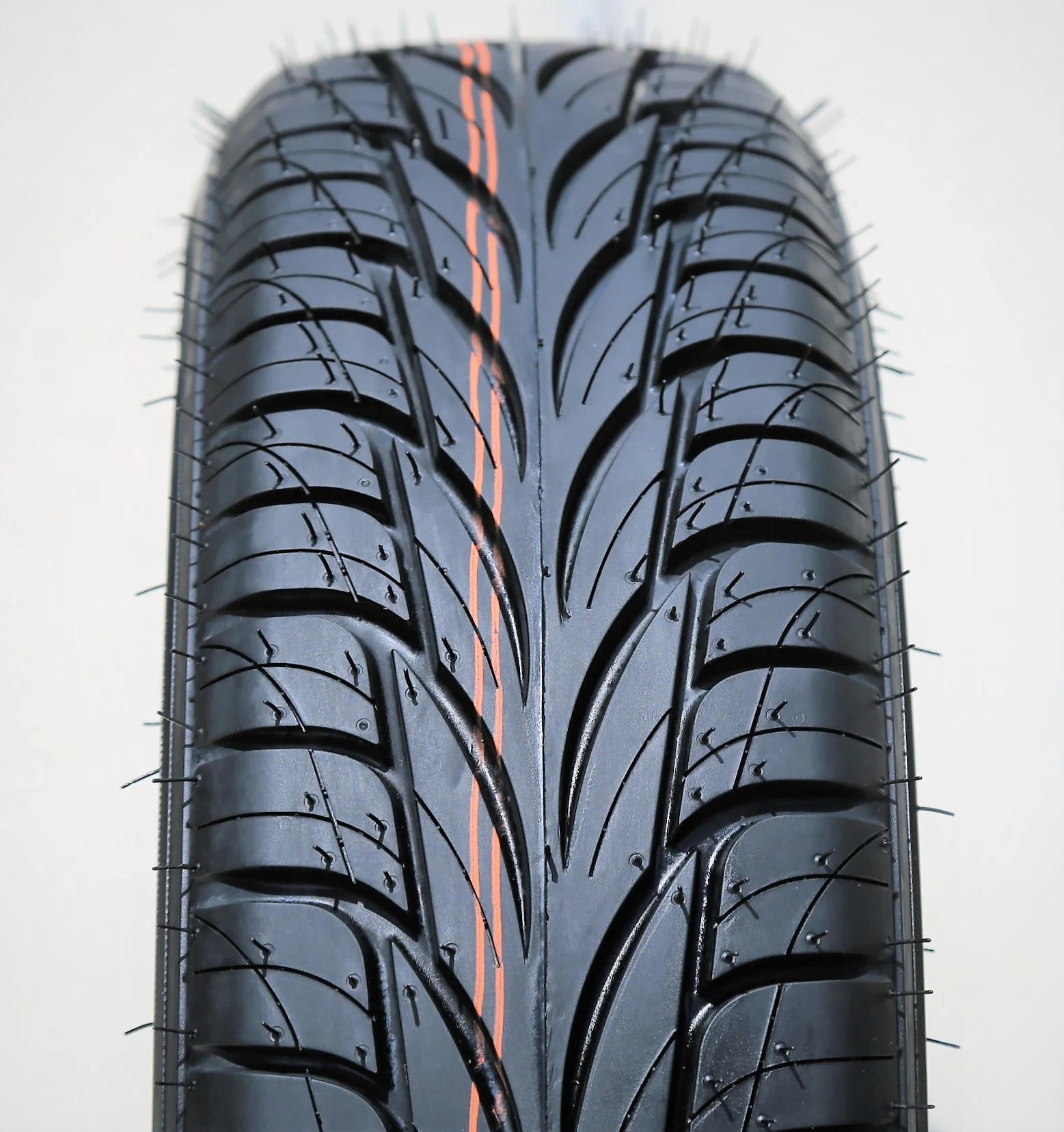 Tornel Real 215/60R16 94H Summer Tire - Image 4