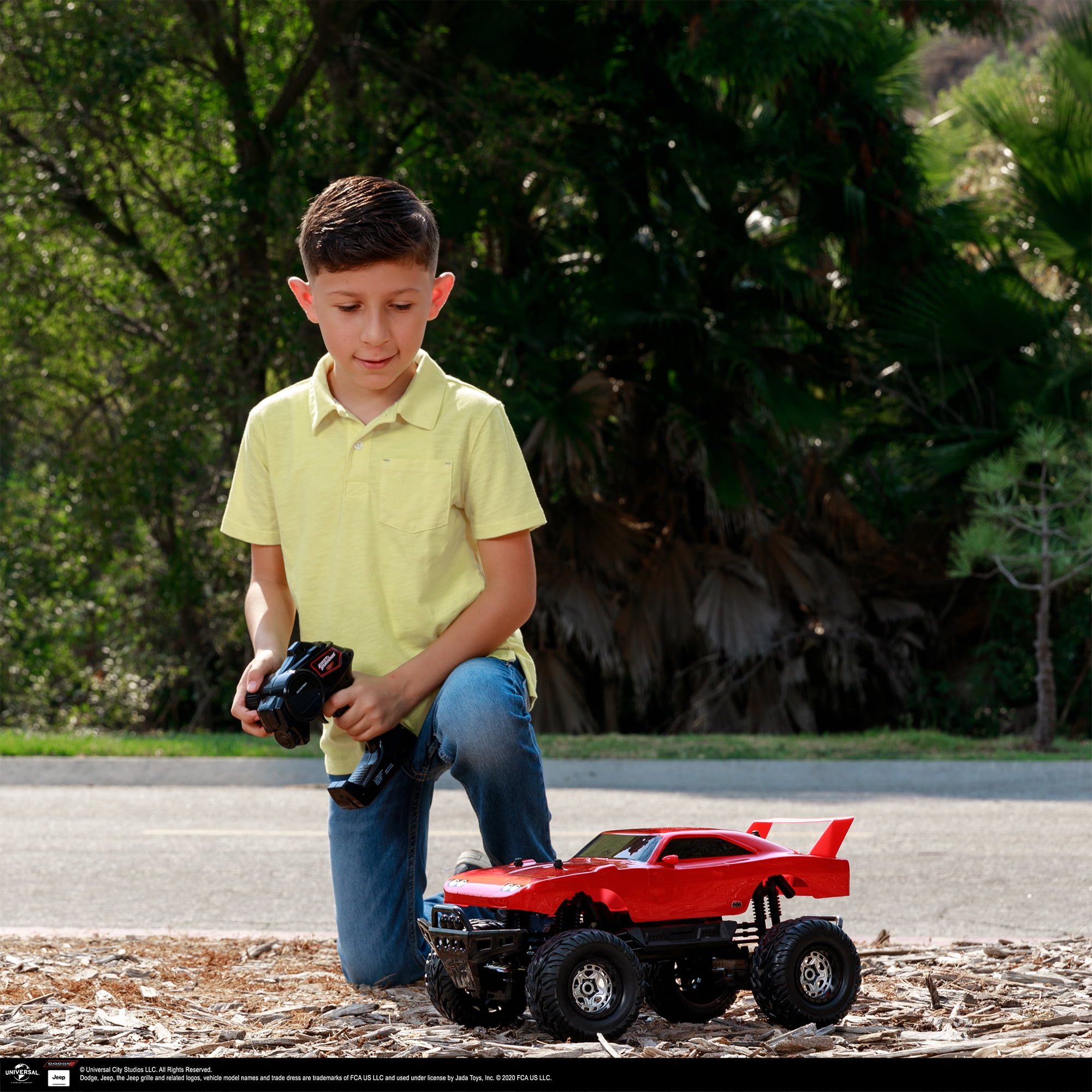 Fast and the Furious (1:12) Dodge Charger Daytona Battery-Powered RC Truck - Image 6