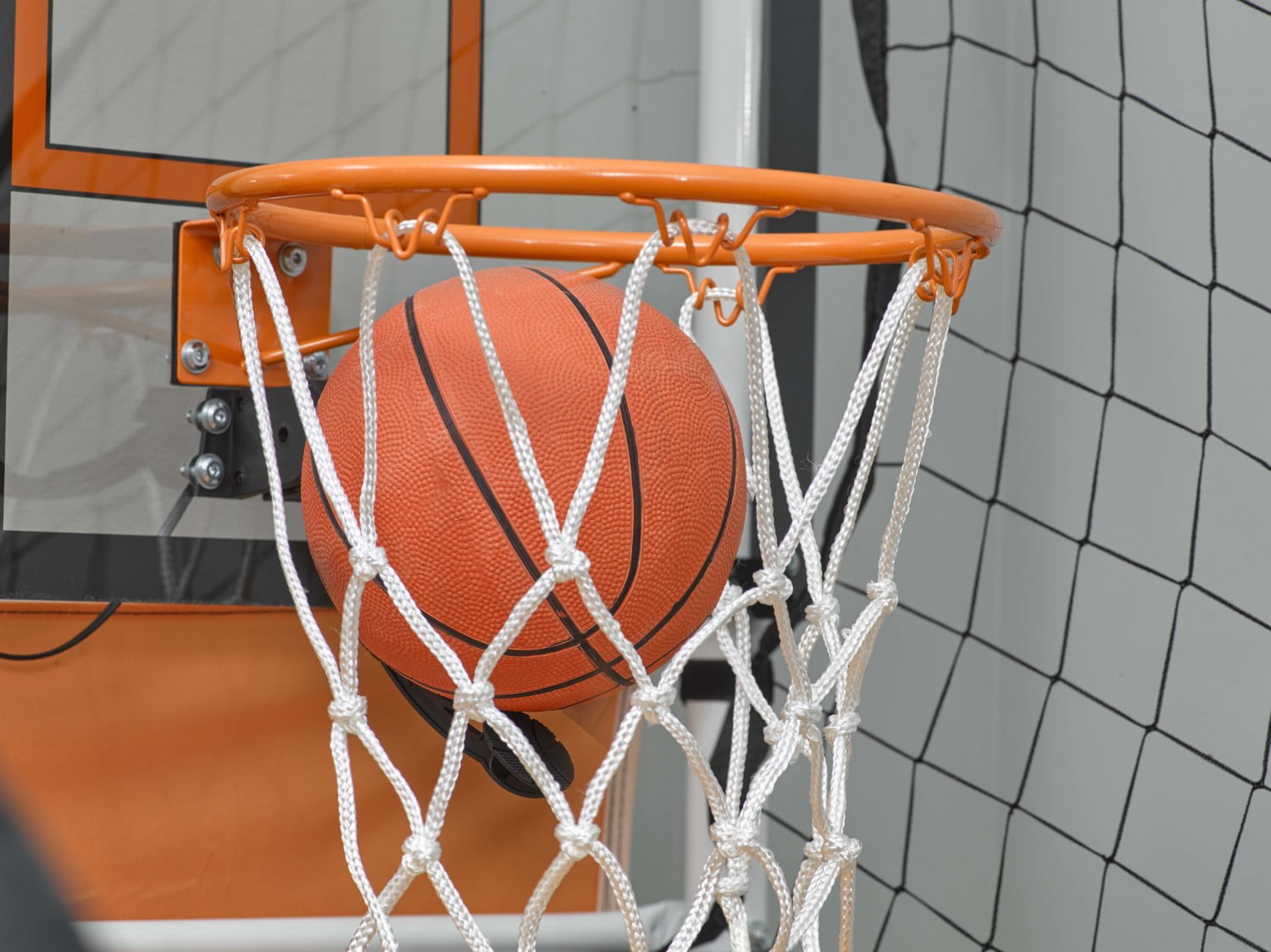 Atomic Slam Dunk Basketball Shootout Includes 4 Miniature Basketballs and Air Pump and Needle - Image 11