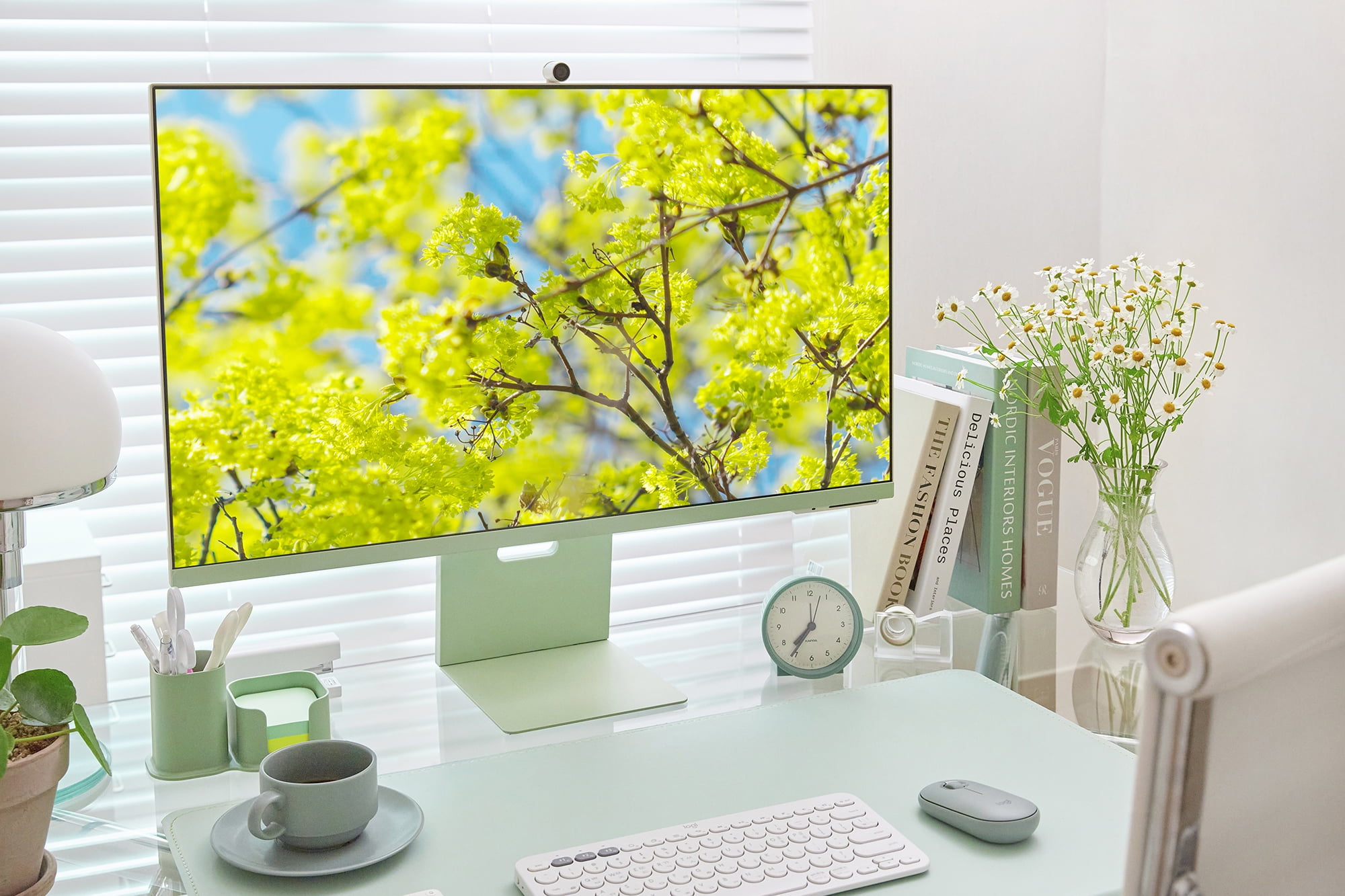 SAMSUNG 32" Class M80B 4K UHD Smart Monitor with Streaming TV and SlimFit Camera Included - Spring Green - Image 13
