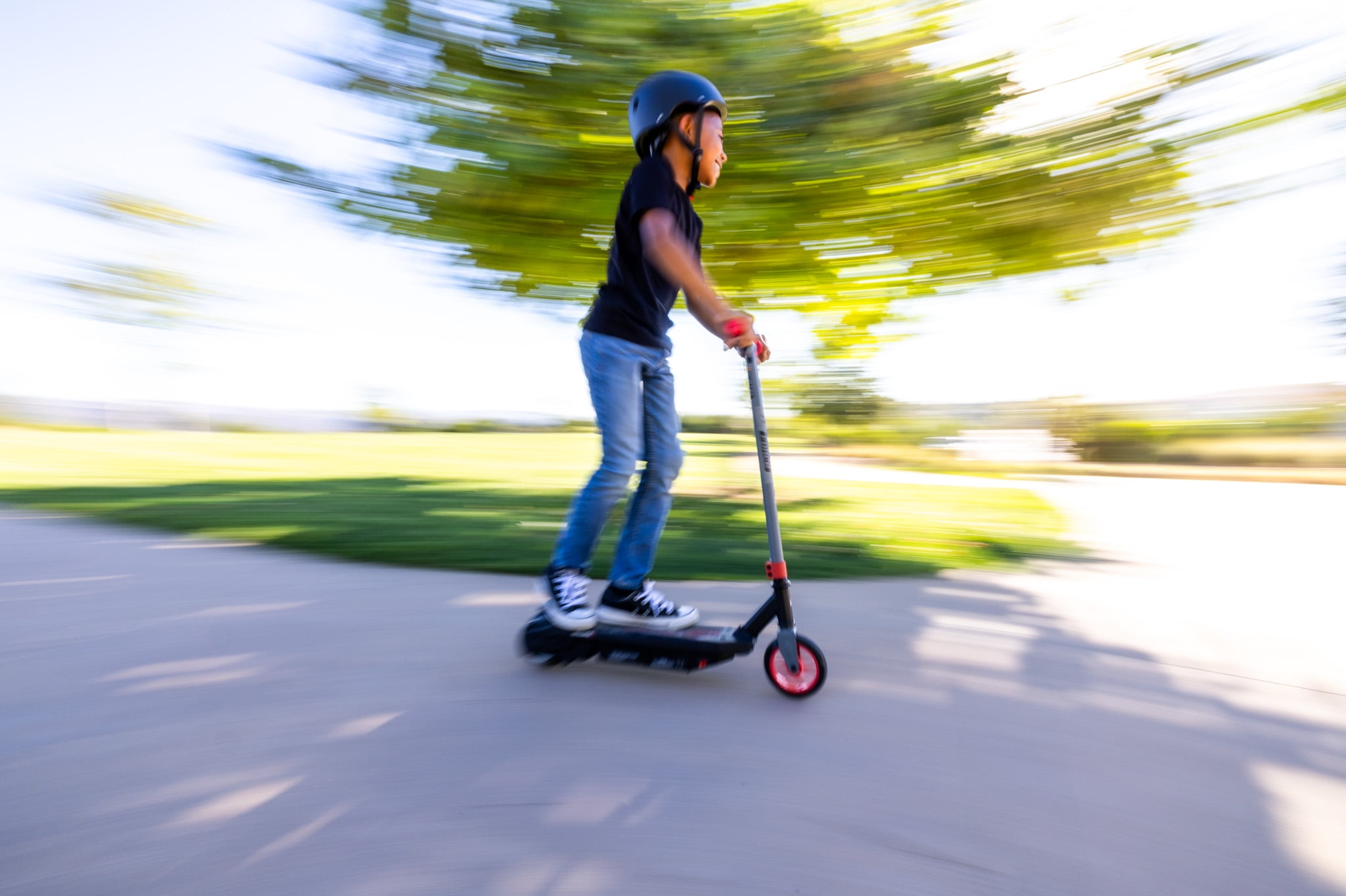 Adventure Force 12V Electric Scooter, Age Group Kids 8+, Max Speed 10mph, Red - Image 3