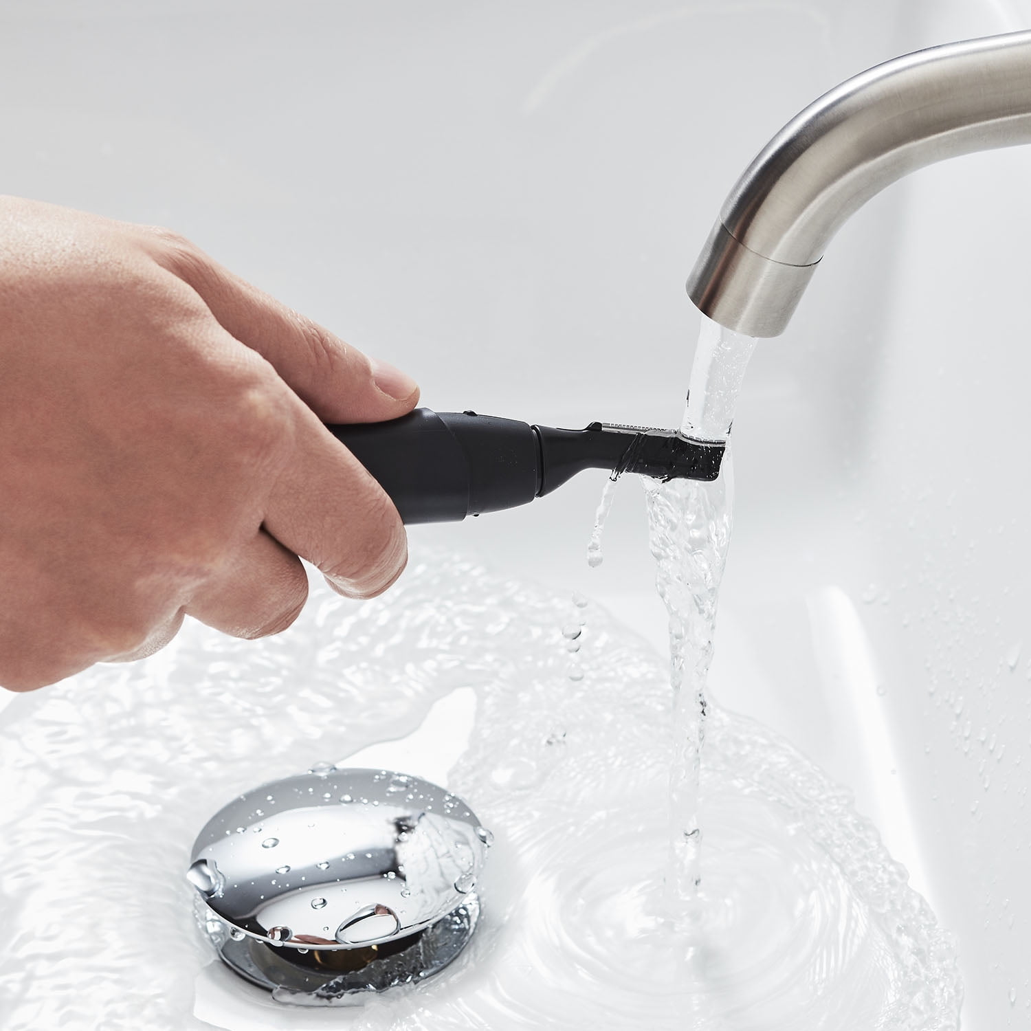 Panasonic Wet/Dry Facial Hair Trimmer for Unisex with 2 Attachments, Battery Powered - ER-GM40-K - Image 11