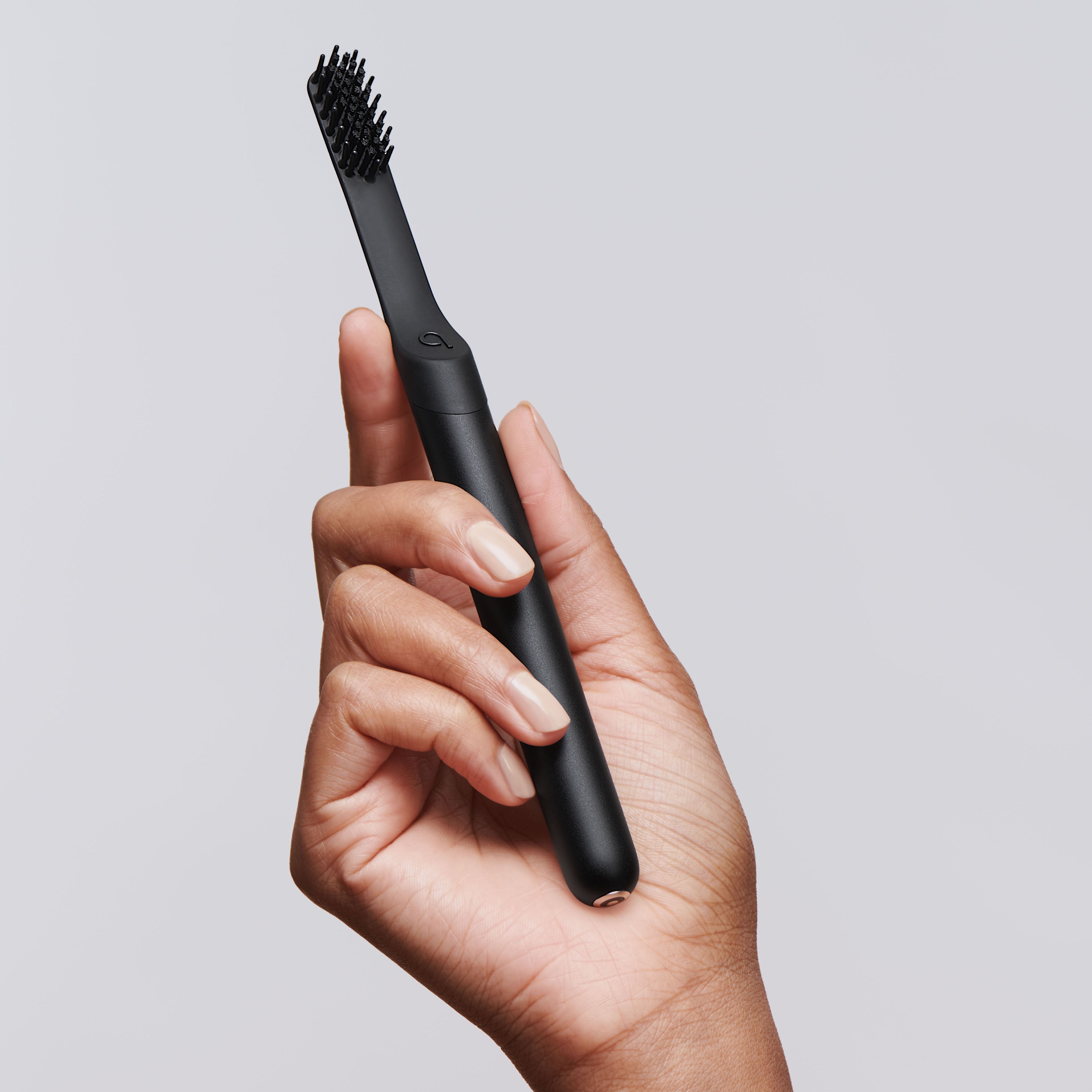 Quip Adult All-Black Plastic Full Head Smart Rechargeable Electric Toothbrush - Image 4