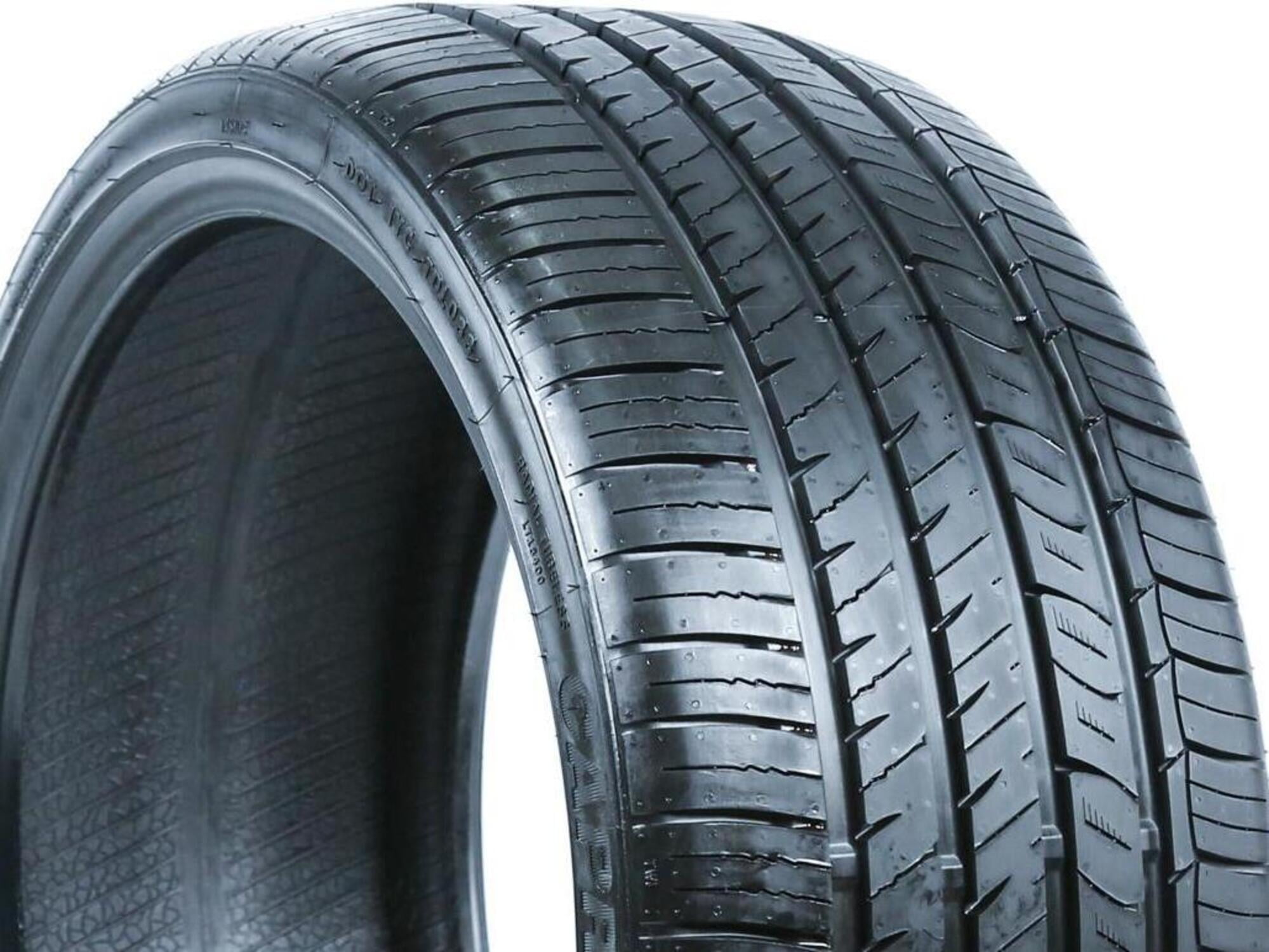 Evoluxx Capricorn UHP UHP 245/40R19 98Y XL Passenger Tire - Image 3