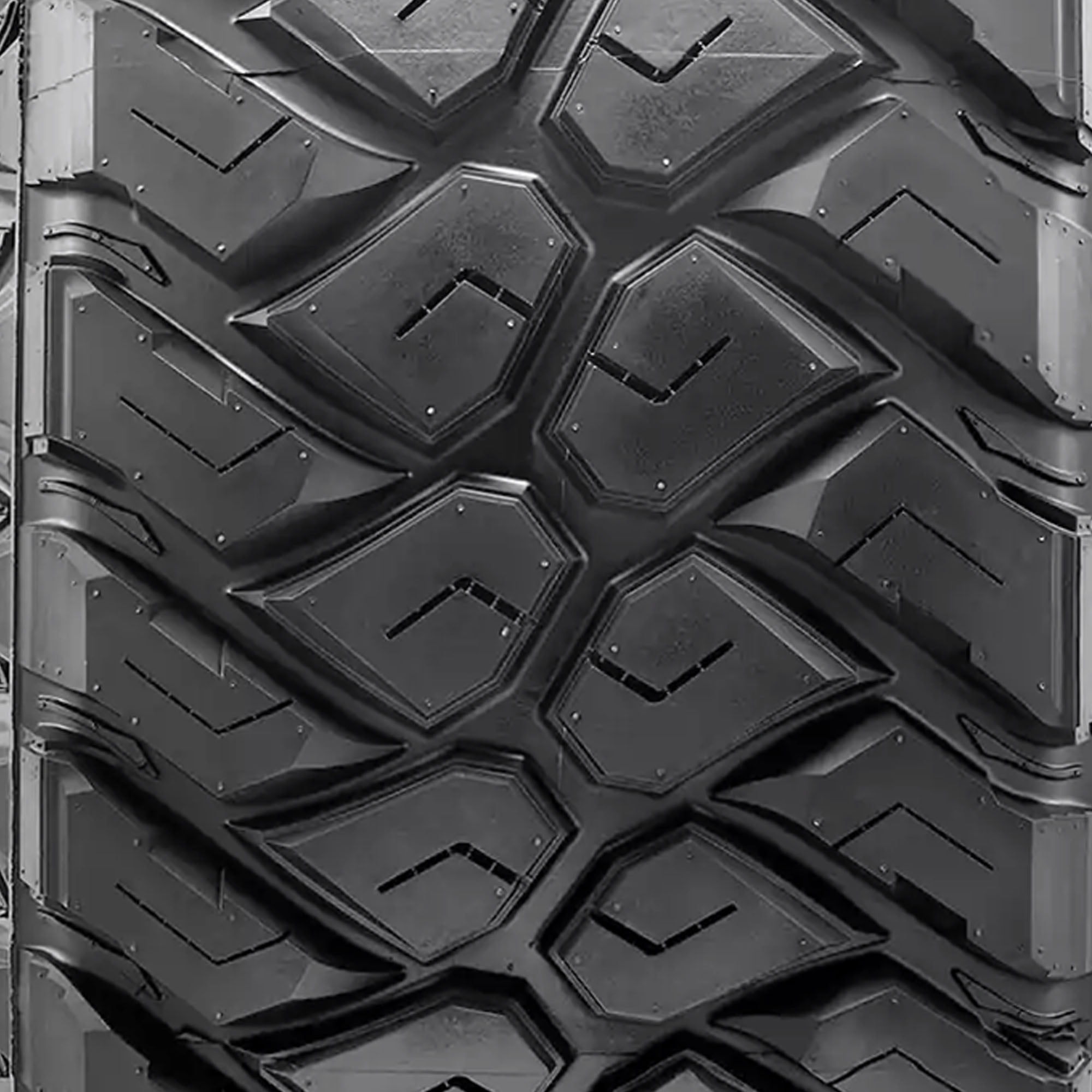 Maxxis Razr MT-772 Mud Terrain LT285/70R17 121/118Q E Light Truck Tire - Image 3