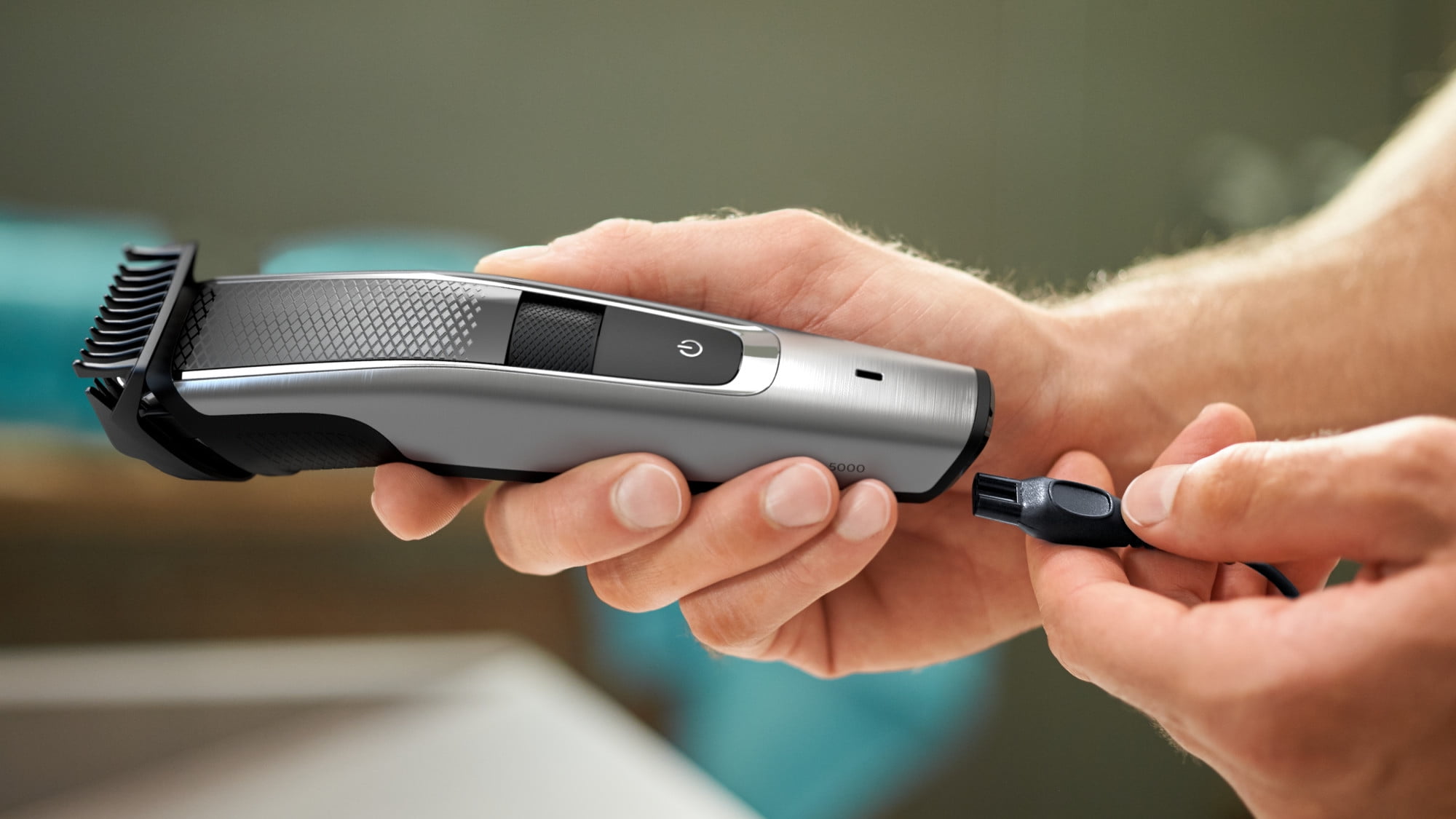 Philips Norelco Beard Trimmer and Hair Clipper Series 5500, Electric, Cordless, One Pass Beard Trimmer and Hair Clipper with Washable Feature For Easy Clean - No Blade Oil Needed - BT5511/49 - Image 4