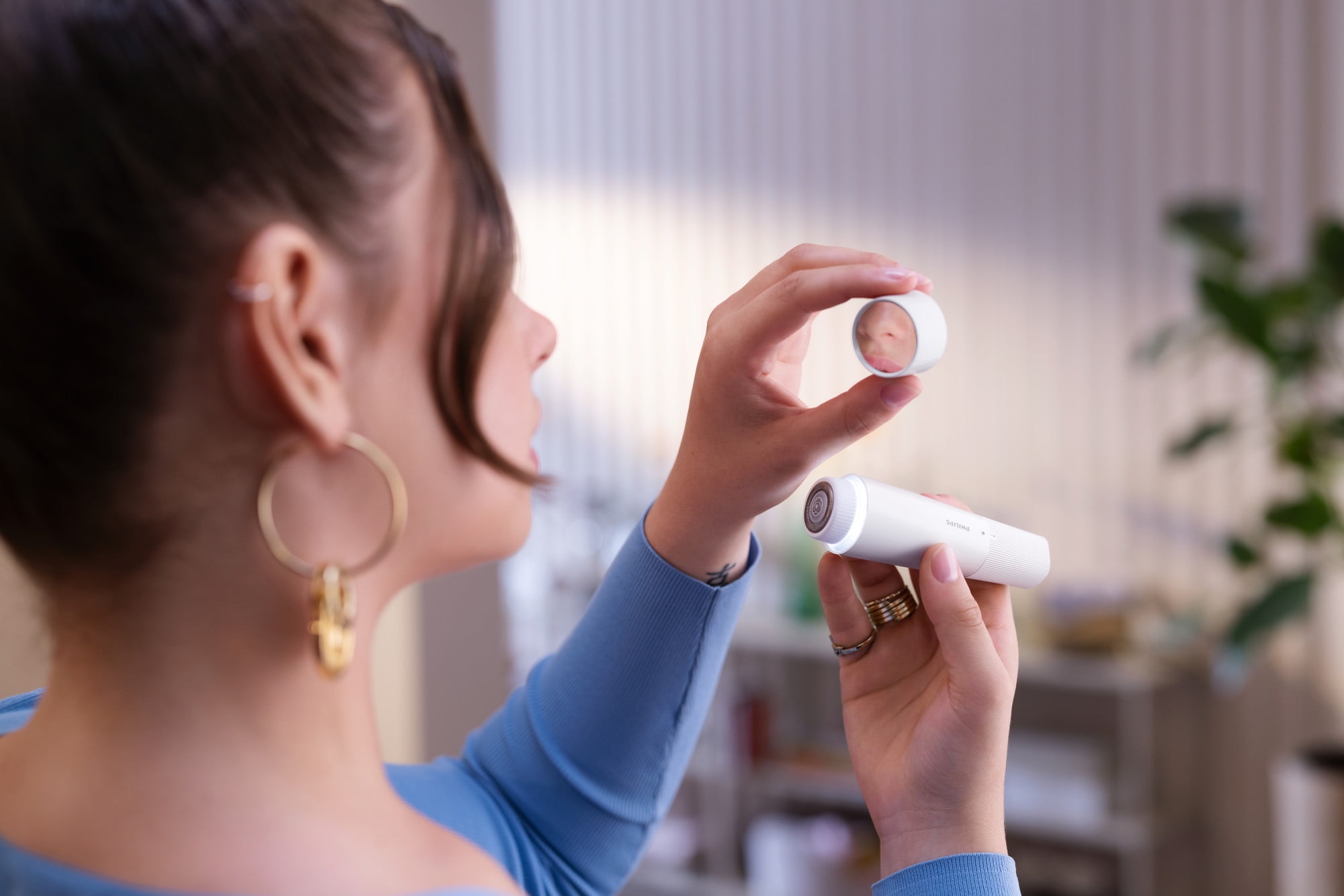 Philips Lady Electric Shaver Series 8000 with Electric Facial Hair Remover, Cordless, BRL166/91 - Image 5