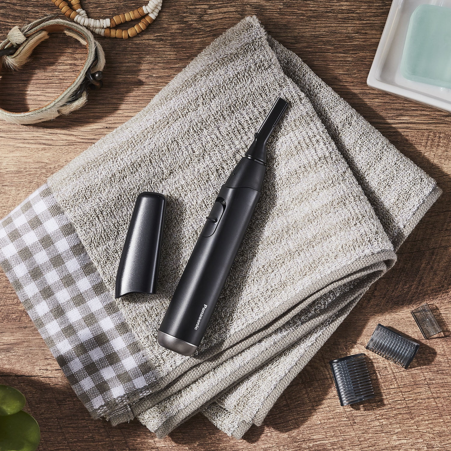 Panasonic Wet/Dry Facial Hair Trimmer for Unisex with 2 Attachments, Battery Powered - ER-GM40-K - Image 3