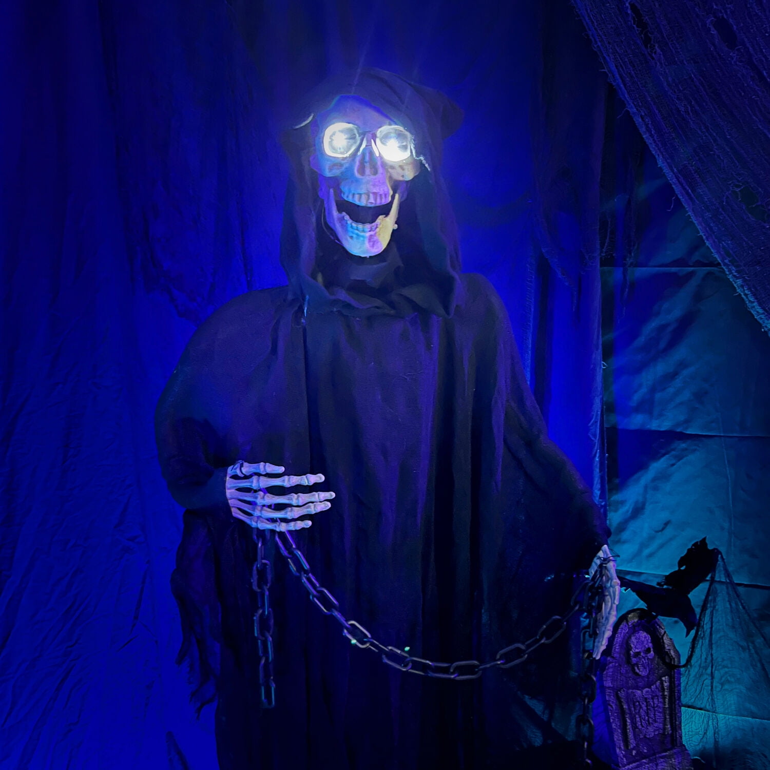 Haunted Hill Farm 5 ft Life-Size Animated Grim Reaper Prop w/ Chain and Rotating Head for Indoor or Outdoor Halloween Decoration, Battery-Operated - Image 8