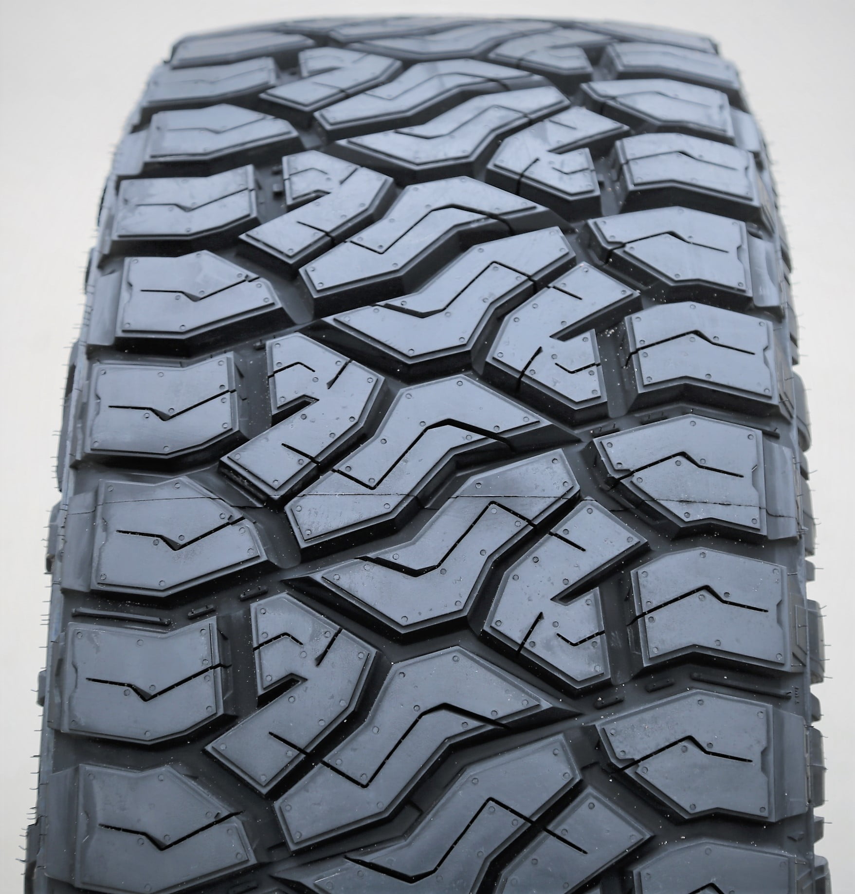 Venom Power Terra Hunter R/T+ 305/45R22 118T XL Rugged Terrain Tire - Image 6