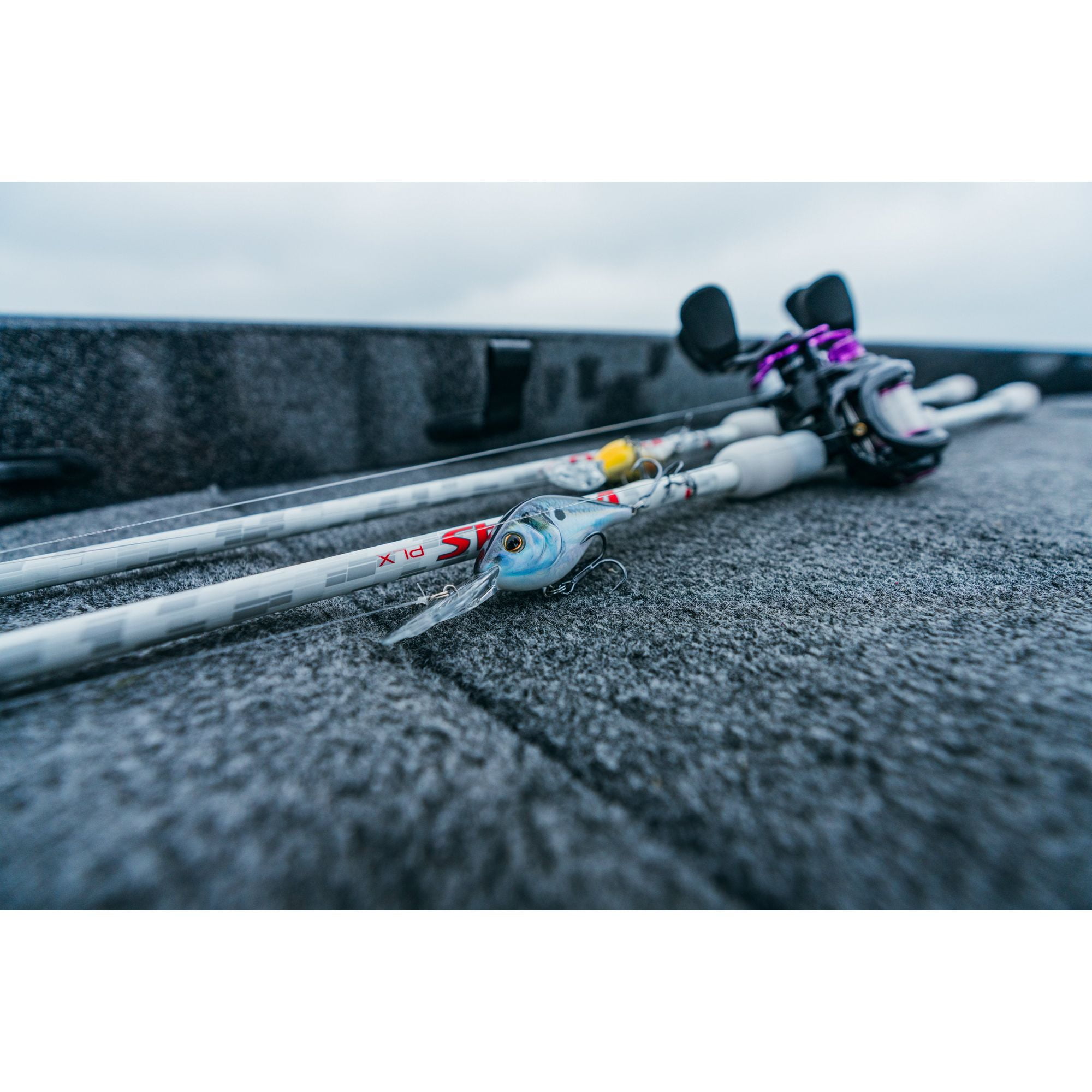 Abu Garcia 7’11” Veritas Winch Casting Fishing Rod, 1 Piece Rod - Image 9