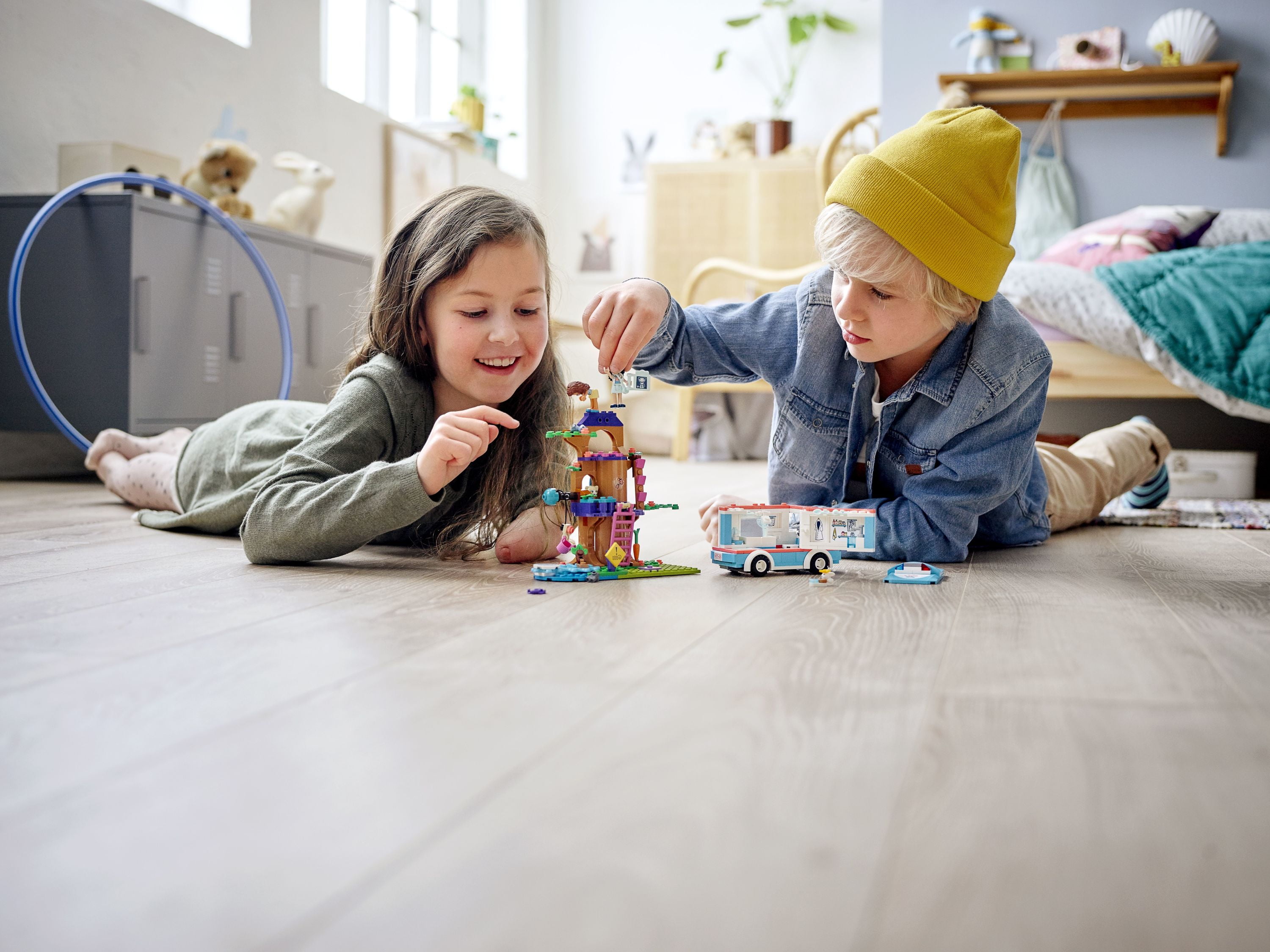 LEGO Friends Vet Clinic Ambulance 41445 Building Toy for Kids Who Love Animals (304 Pieces) - Image 3