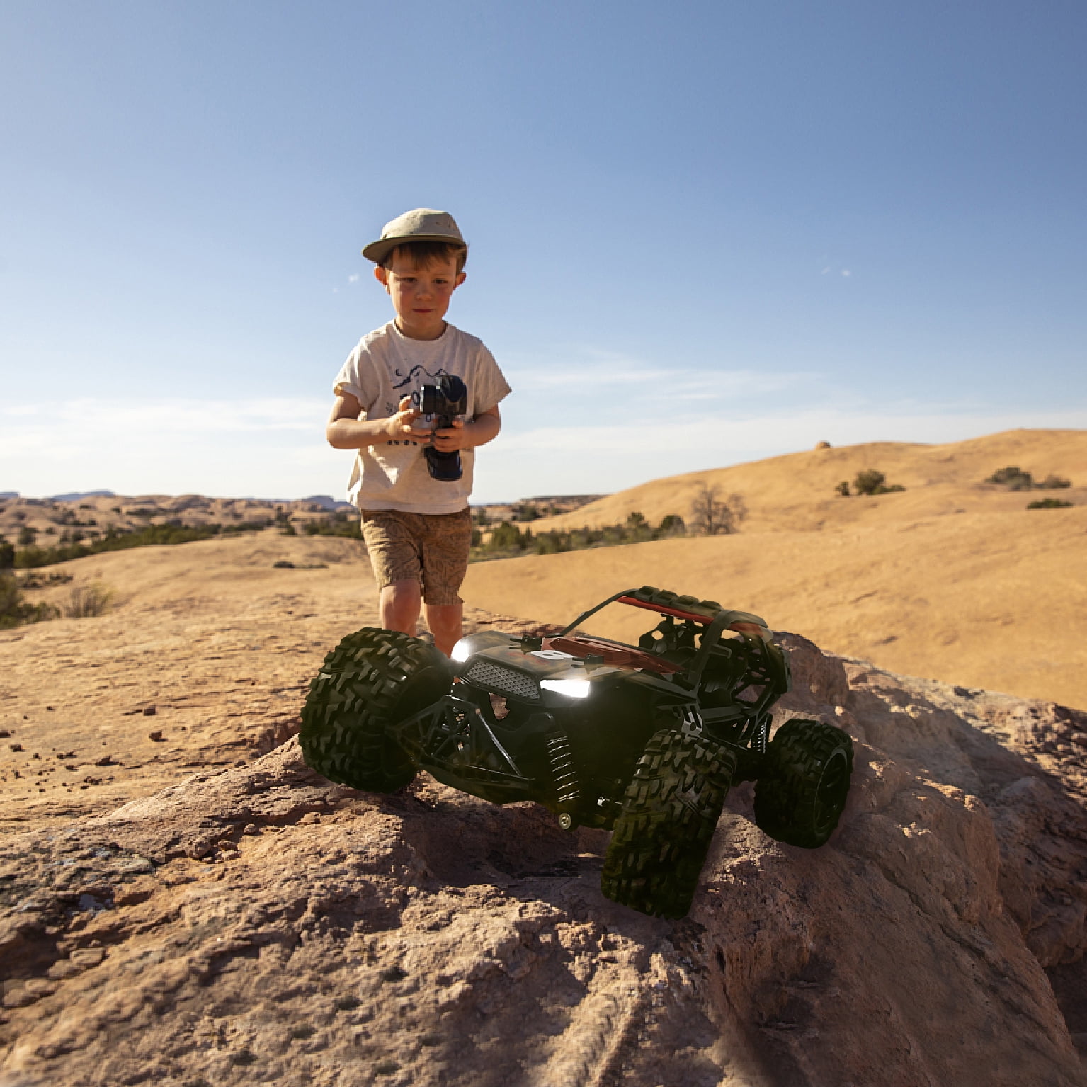 RC Racing Car, 2.4Ghz High Speed Remote Control Car, 1:12 2WD Toy Cars Buggy for Boys & Girls with Two Rechargeable Batteries for Car, Gift for Kids (Red and White) - Image 3