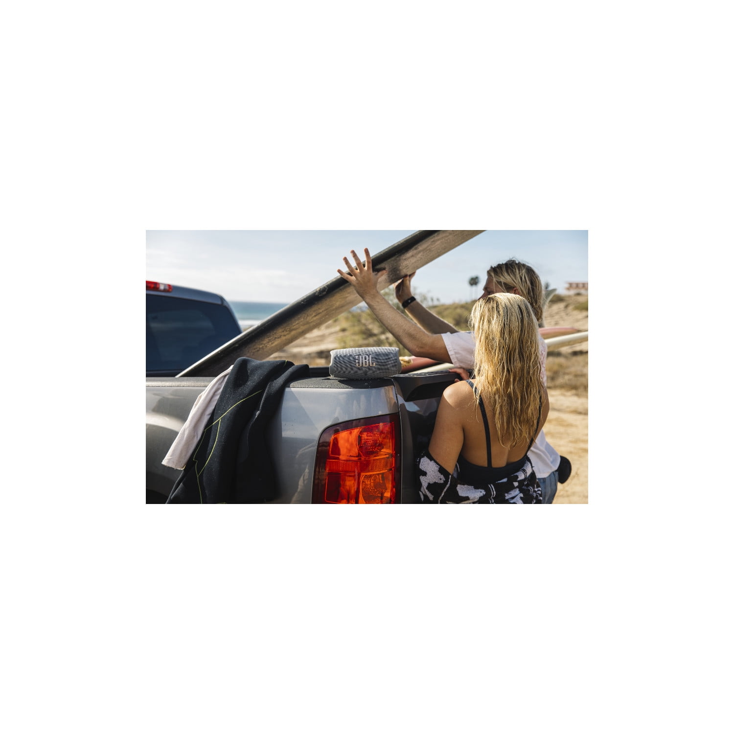 JBL Charge 5 - Portable Waterproof Speaker with Powerbank - Black - Image 3