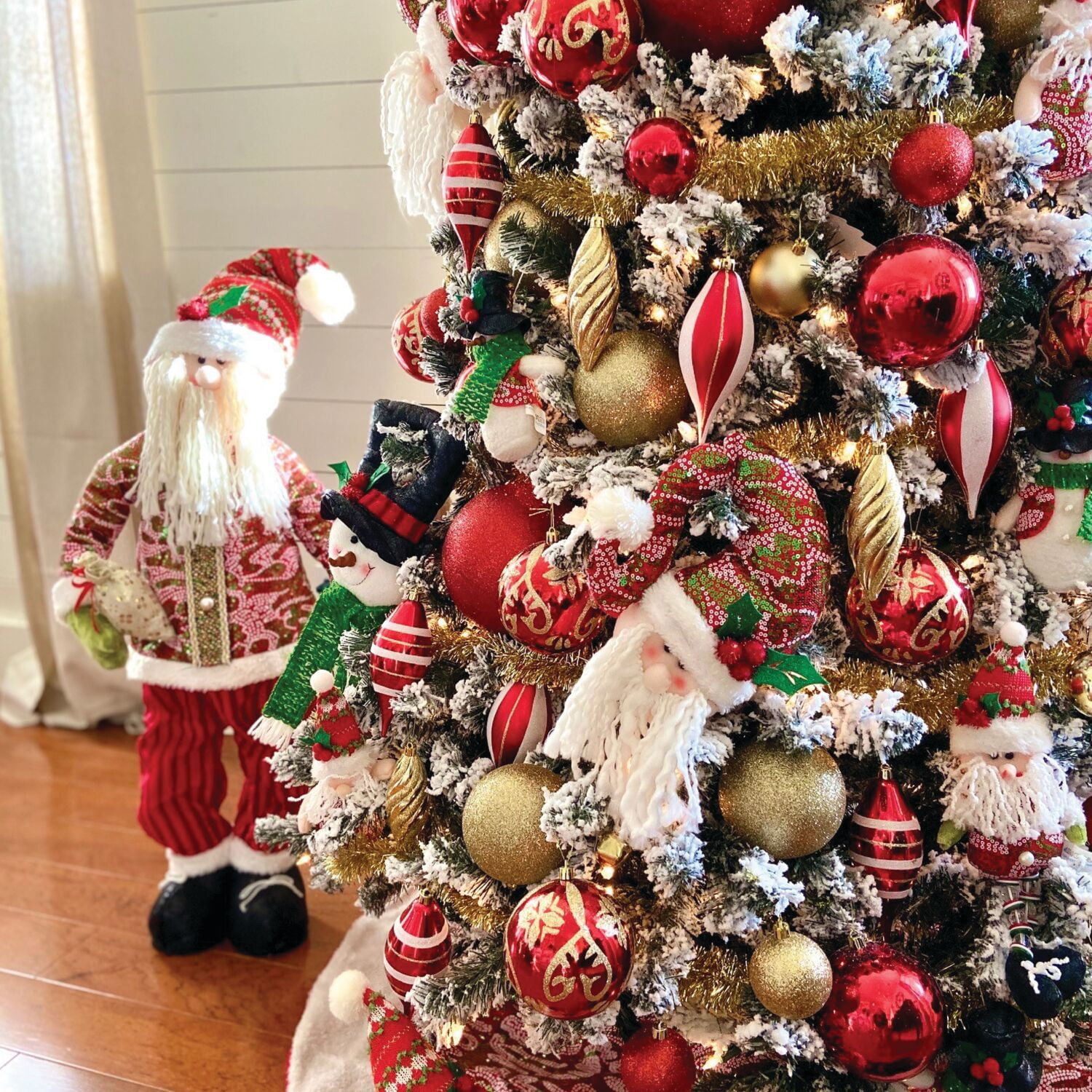 Fraser Hill Farm Prelit LED Multicolor Flocked Alaskan Pine 7.5-ft. Christmas Tree, FFAF075-6SN - Image 5