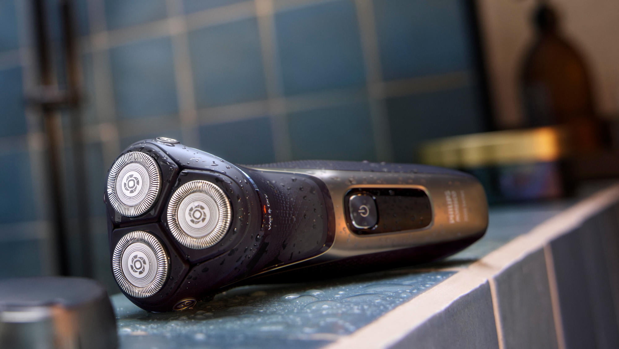 Philips Norelco Caretouch, Rechargeable Wet & Dry Shaver with Pop-Up Trimmer - Image 6