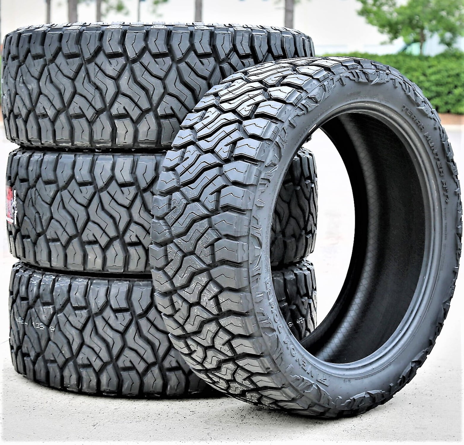 Venom Power Terra Hunter R/T+ 305/45R22 118T XL Rugged Terrain Tire - Image 3