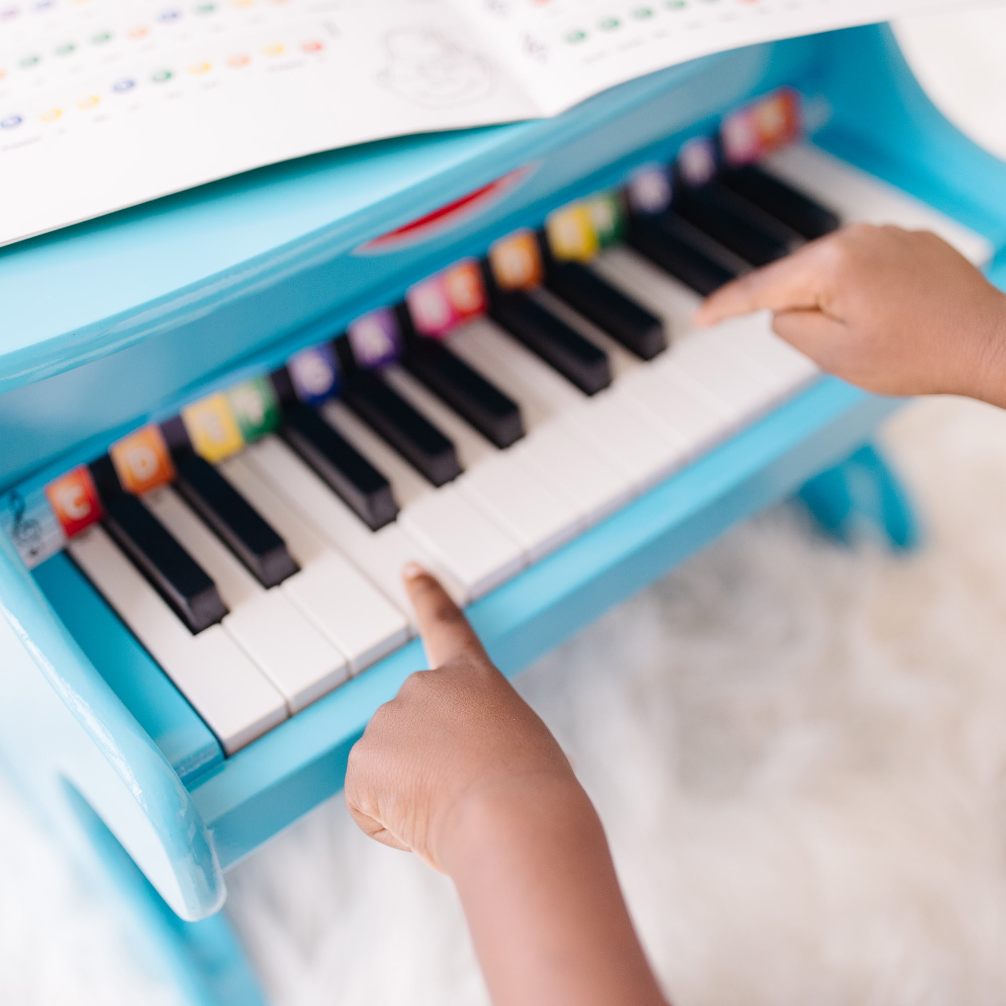 Melissa & Doug Learn-to-Play Piano with 25 Keys and Color-Coded Songbook - Blue - Image 7