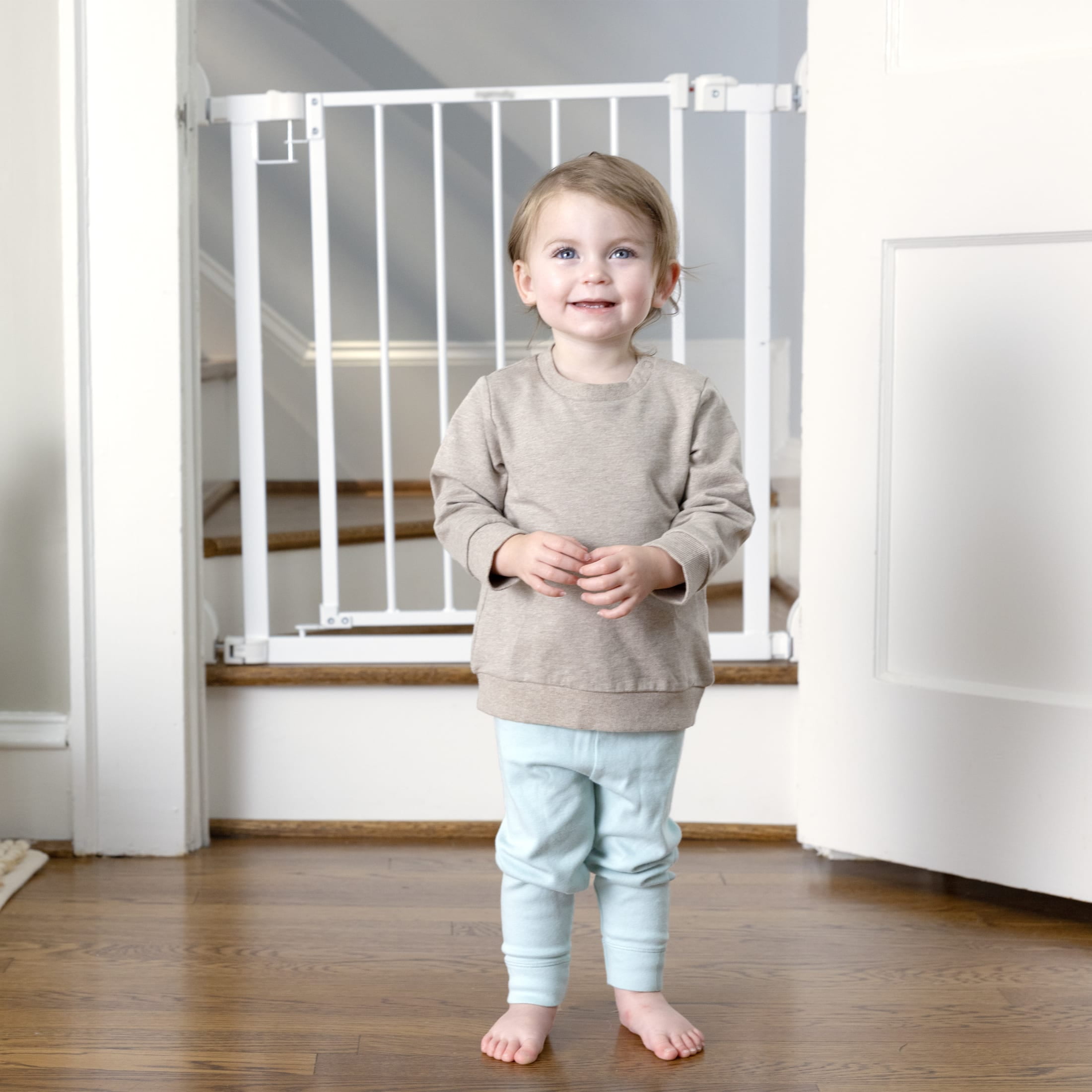 Ingenuity The Doorway 37W Series Pet and Baby Gate with Quad-Cam Lock, Openings from 30-37 inches Wide, Ages 6-24 Months, - White - Image 5