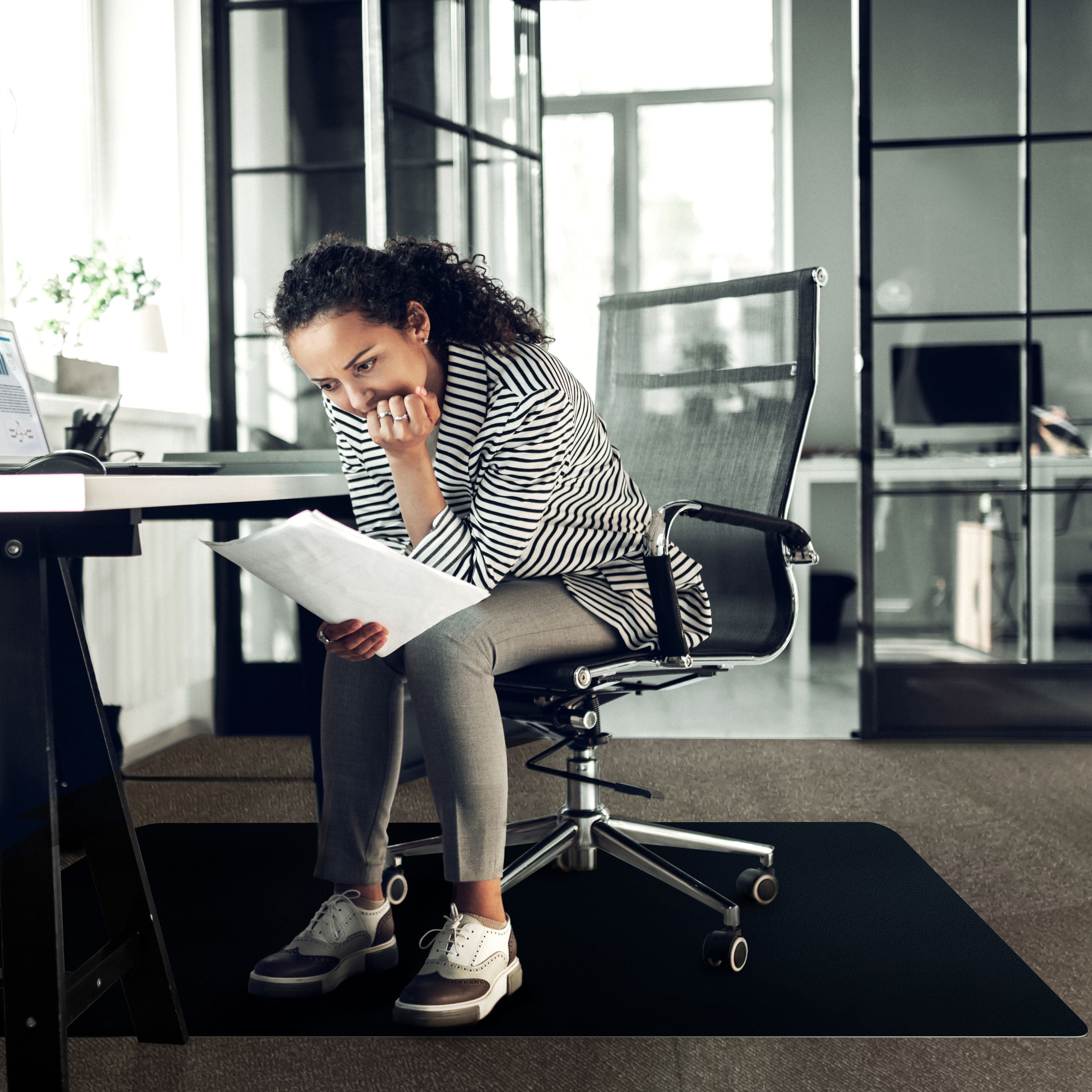 Advantagemat® Black Vinyl Rectangular Chair Mat for Carpets - 29.5" x 47" - Image 8