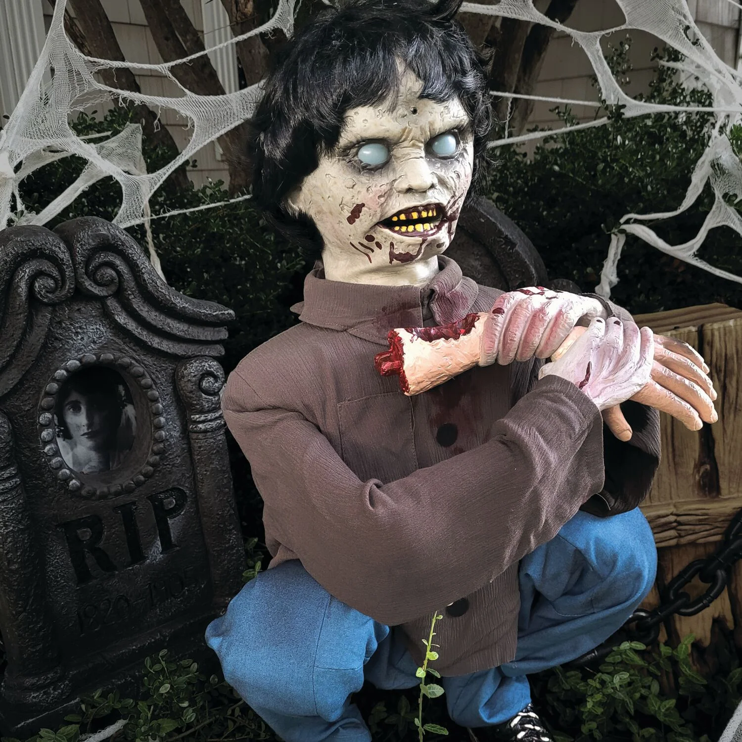 Haunted Hill Farm Crouching Limb Eater 31 in Animatronic by Tekky, Indoor/Covered Outdoor Halloween Decor, HHLBRPR-FLSA - Image 3