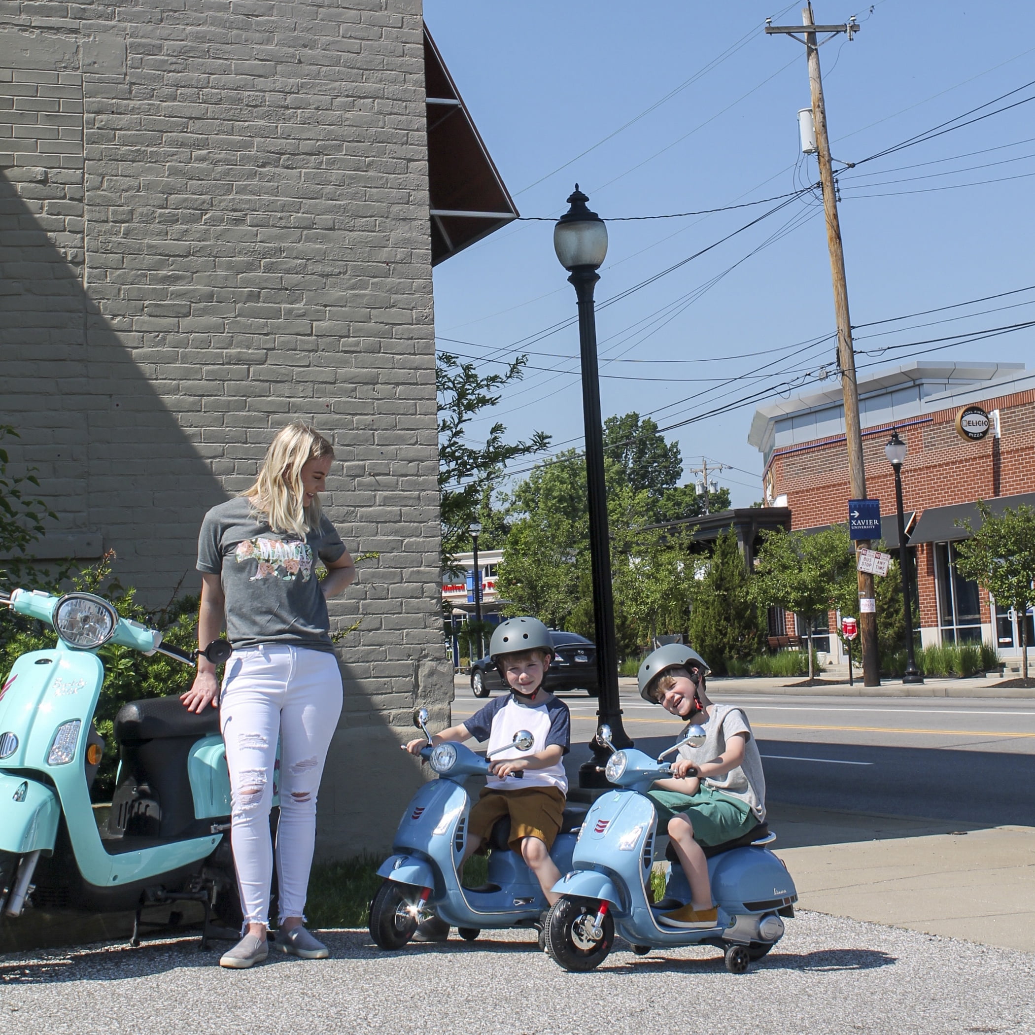 Blazin' Wheels 12V Vespa GTS Super Sport Battery Operated Rideon Scooter - Unisex Toy - Image 9