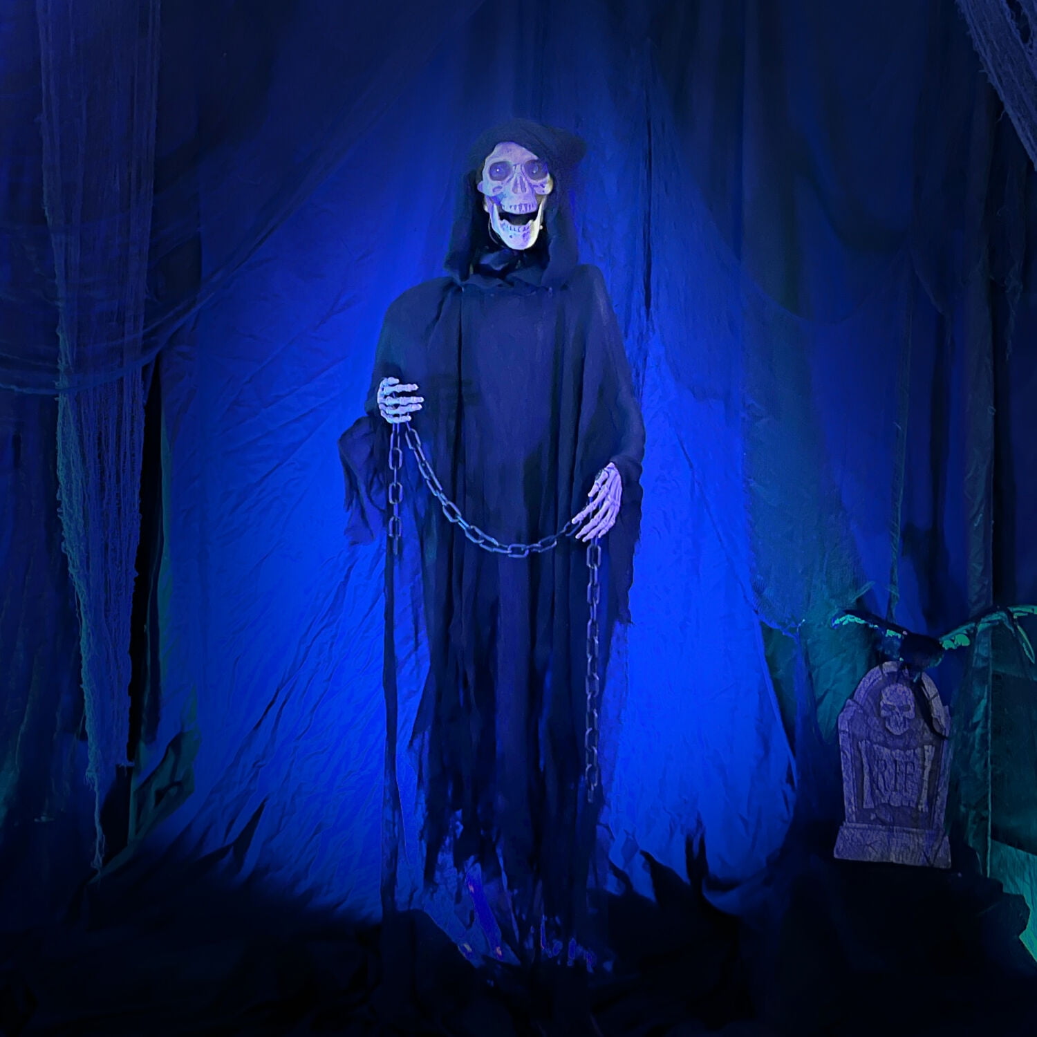 Haunted Hill Farm 5 ft Life-Size Animated Grim Reaper Prop w/ Chain and Rotating Head for Indoor or Outdoor Halloween Decoration, Battery-Operated - Image 6