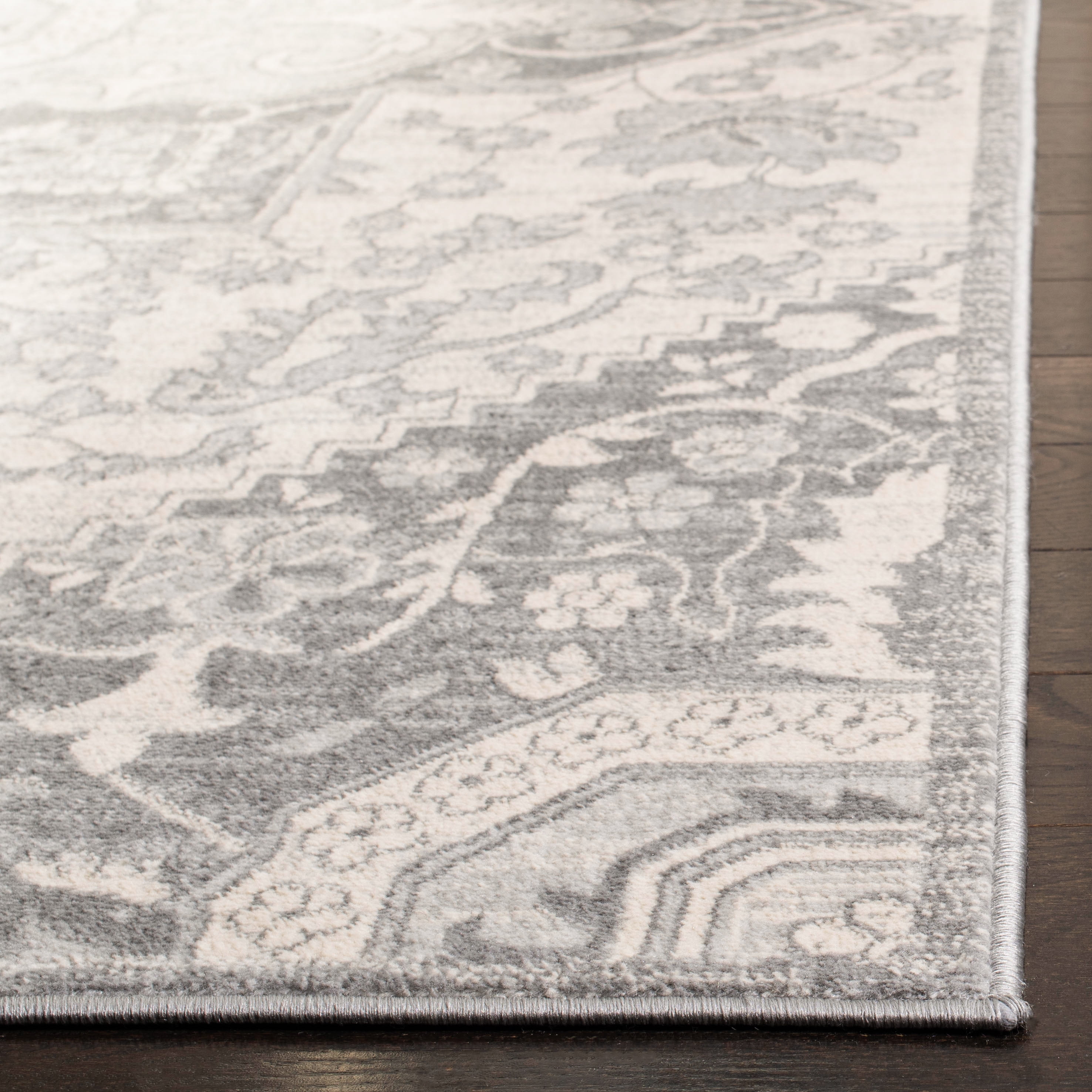 SAFAVIEH Brentwood Trecia Oriental Area Rug, Grey/Cream, 5'3" x 7'6" - Image 4