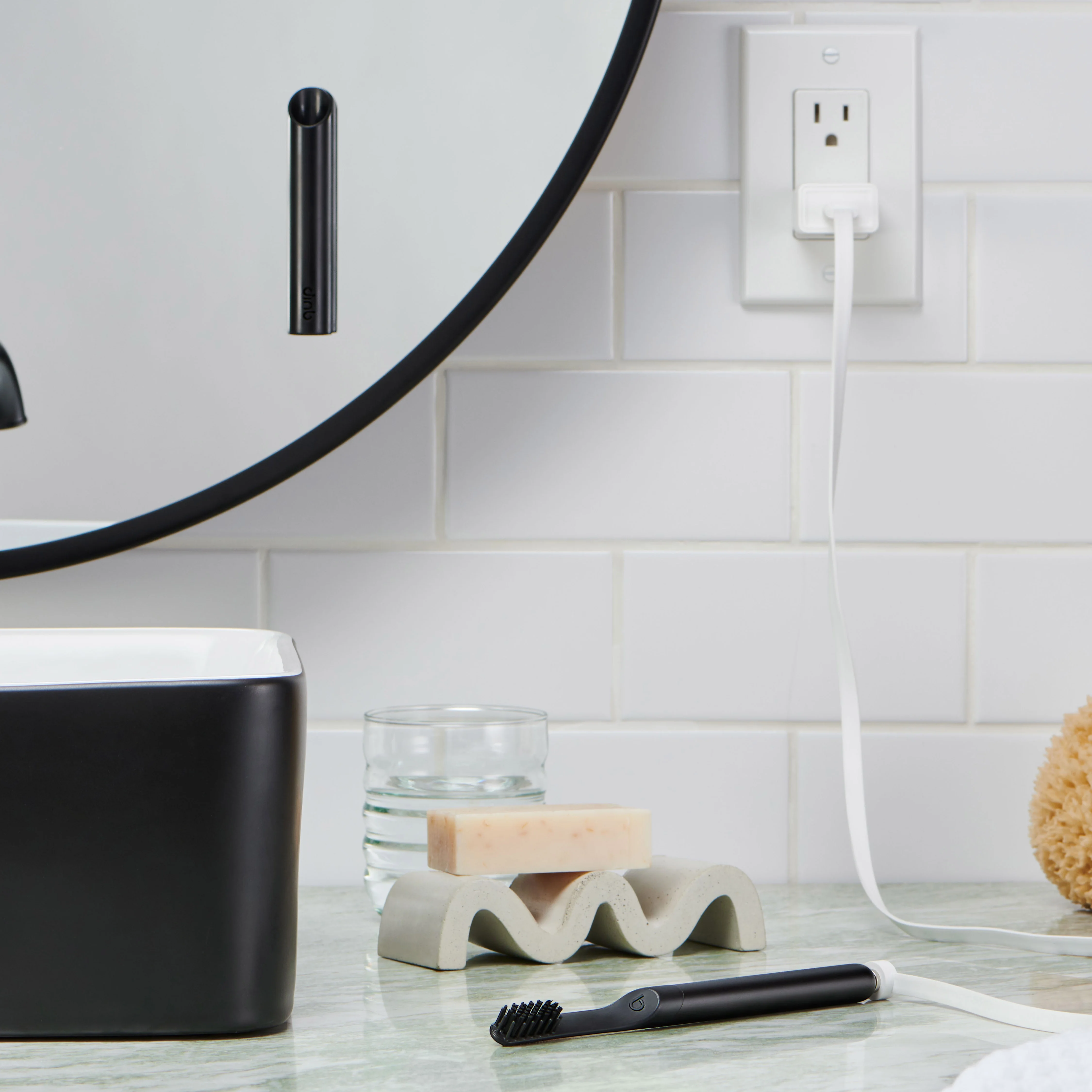 Quip Adult All-Black Plastic Full Head Smart Rechargeable Electric Toothbrush - Image 3