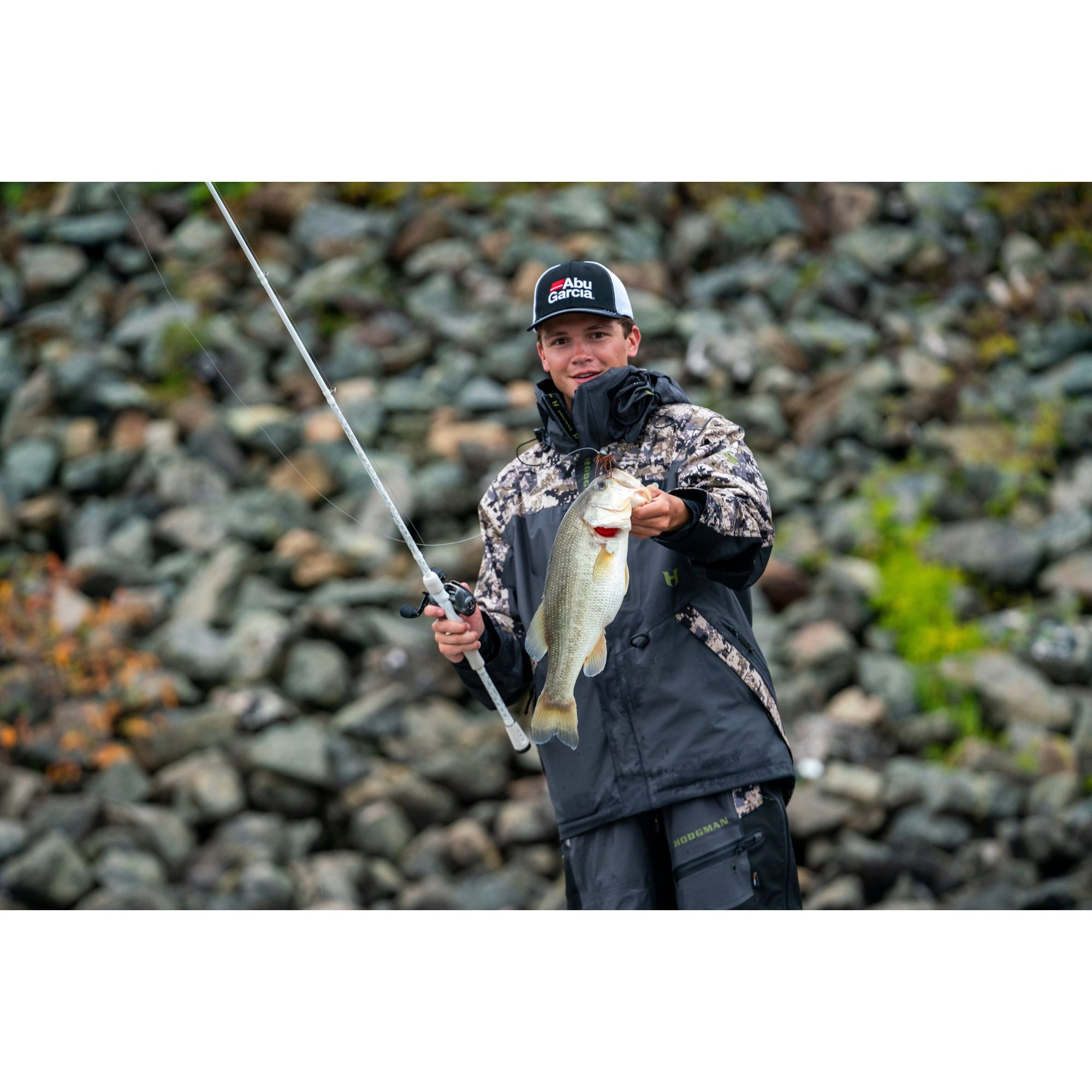 Abu Garcia 7’11” Veritas Winch Casting Fishing Rod, 1 Piece Rod - Image 8