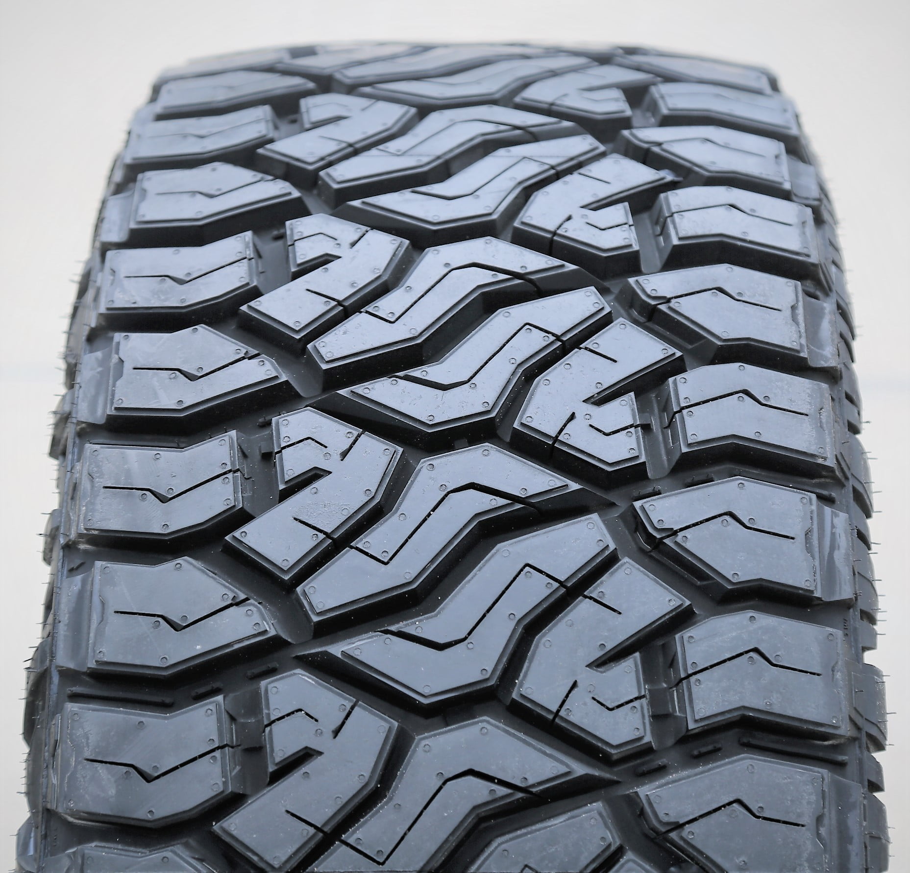 Venom Power Terra Hunter R/T+ 305/45R22 118T XL Rugged Terrain Tire - Image 5