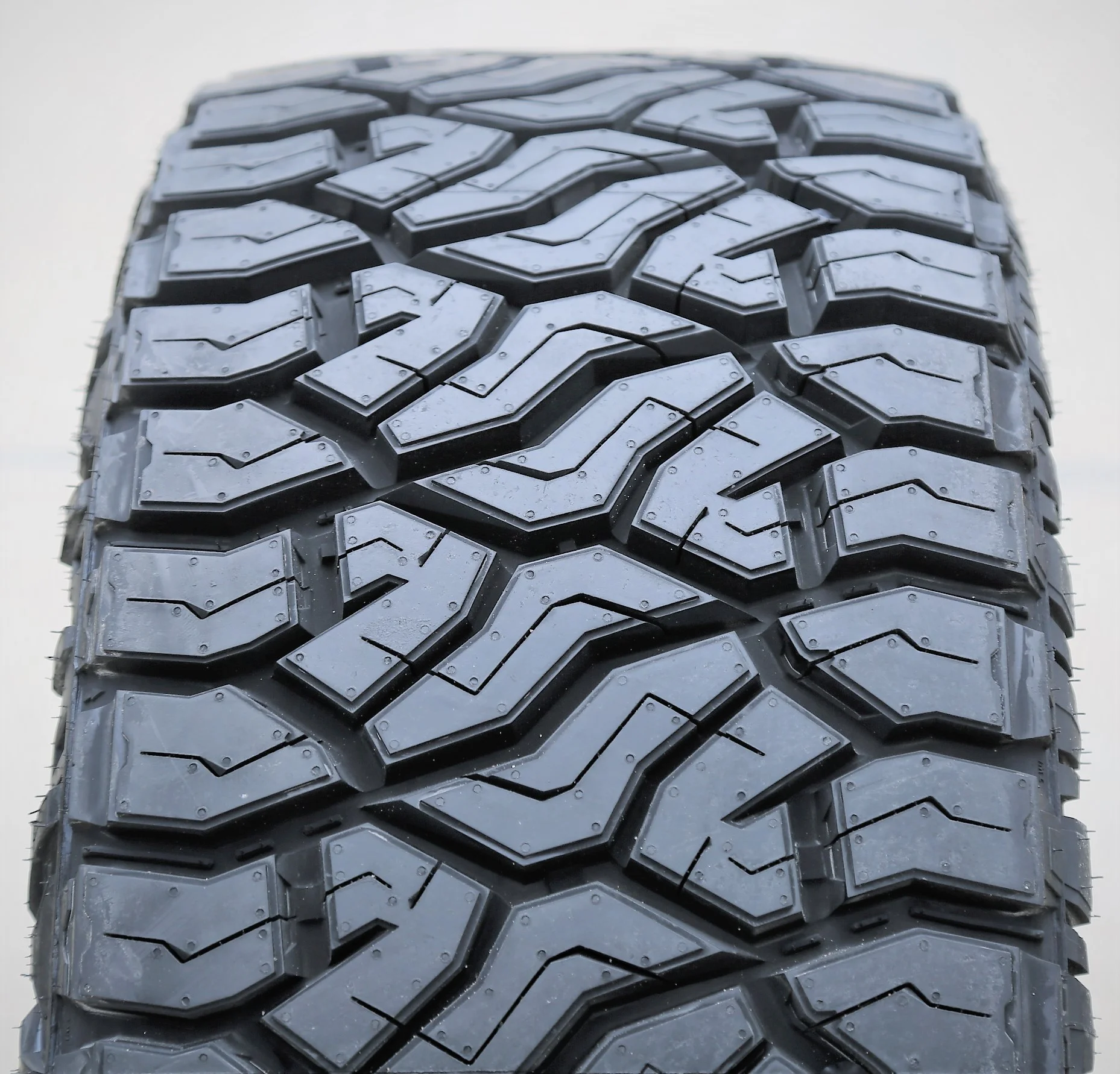 Venom Power Terra Hunter R/T+ 275/65R20 128/125R F 12 Ply Rugged Terrain Light Truck Tire - Image 5