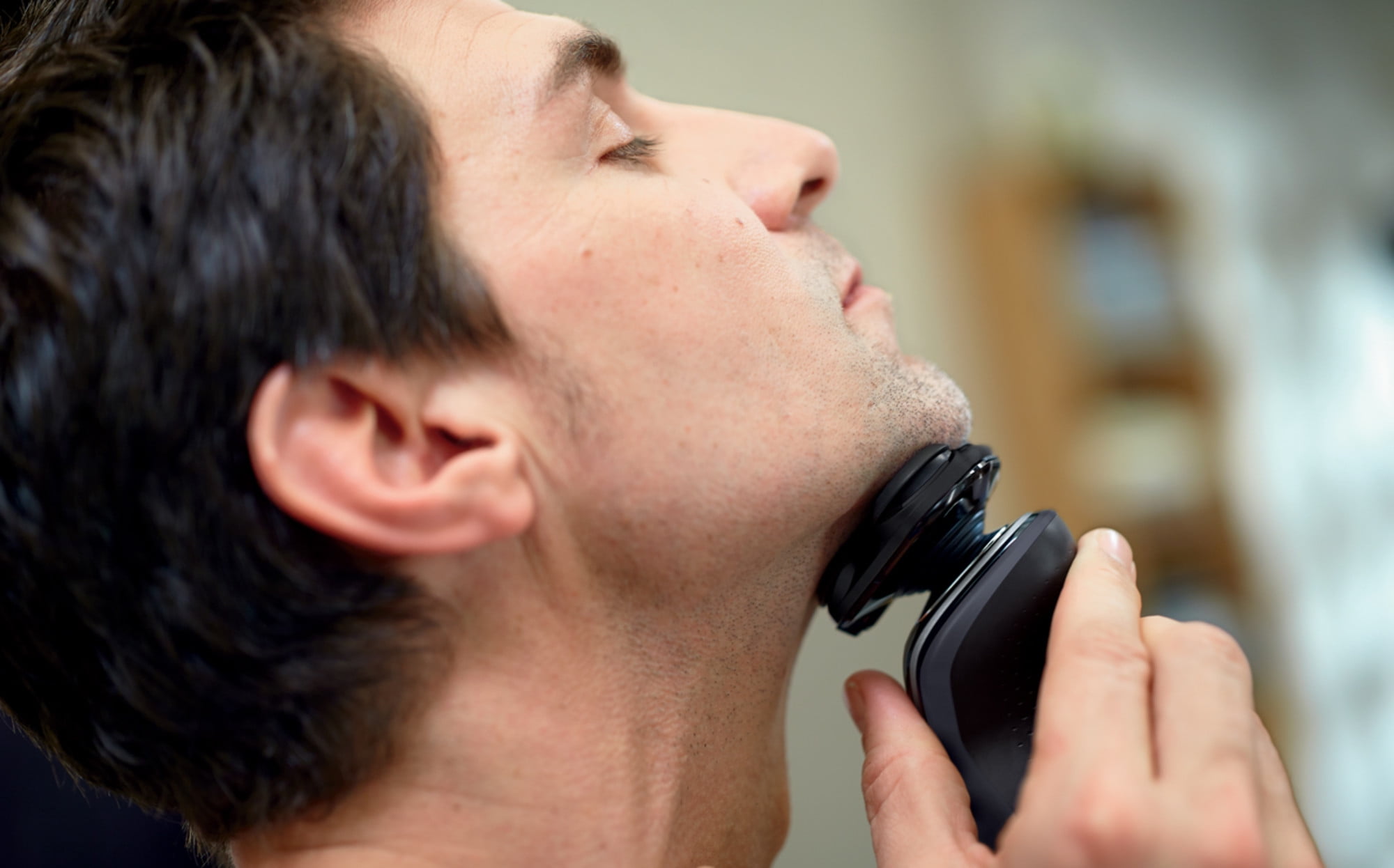 Philips Norelco 5100 Rechargeable Wet/Dry Electric Shaver S5210/81 - Image 3