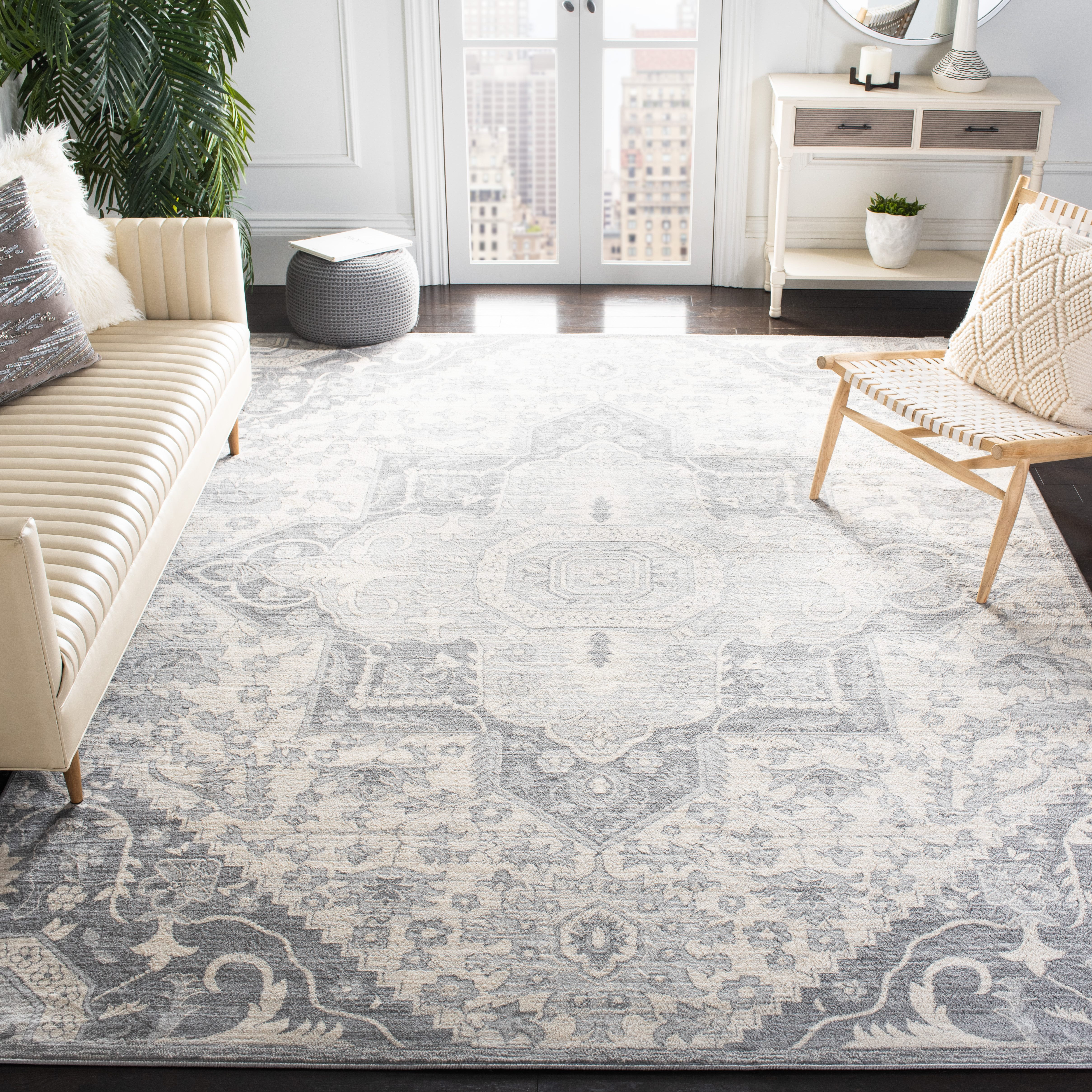 SAFAVIEH Brentwood Trecia Oriental Area Rug, Grey/Cream, 5'3" x 7'6" - Image 3