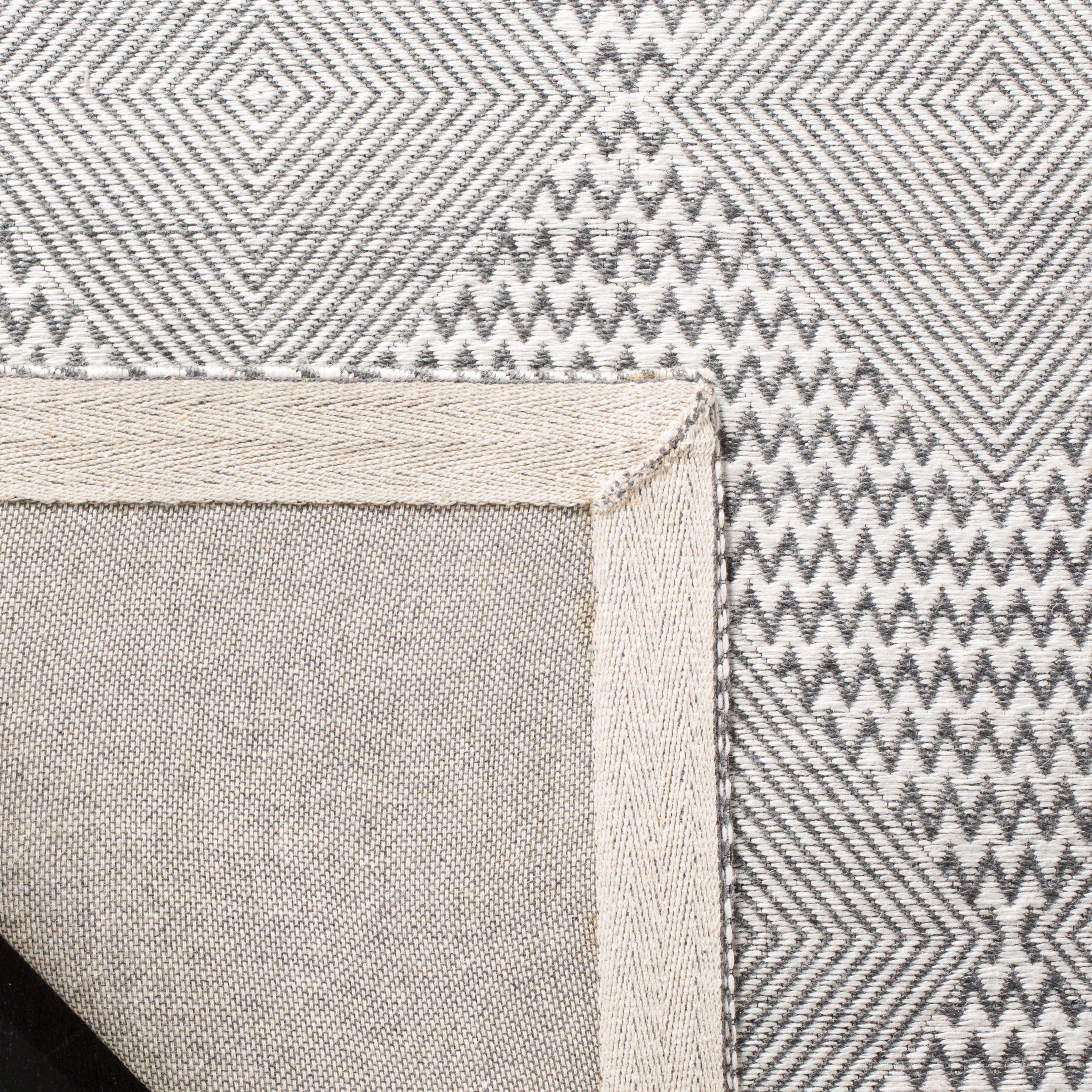 SAFAVIEH Marbella Aylen Geometric Runner Rug, Dark Grey/Ivory, 2'3" x 8' - Image 3