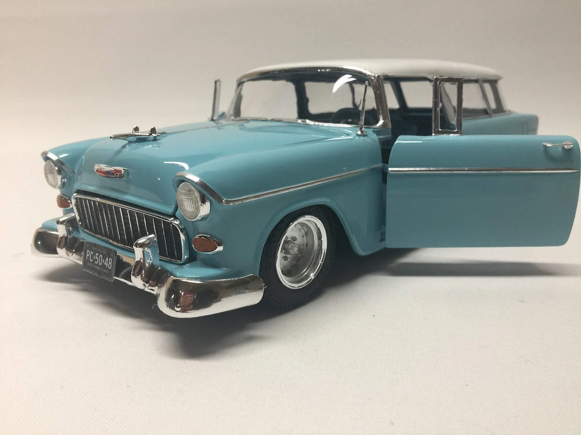 AMT AMT1005 Skill 3 Model Kit 1955 Chevrolet Nomad Wagon 2-in-1 Kit 1/16 Scale