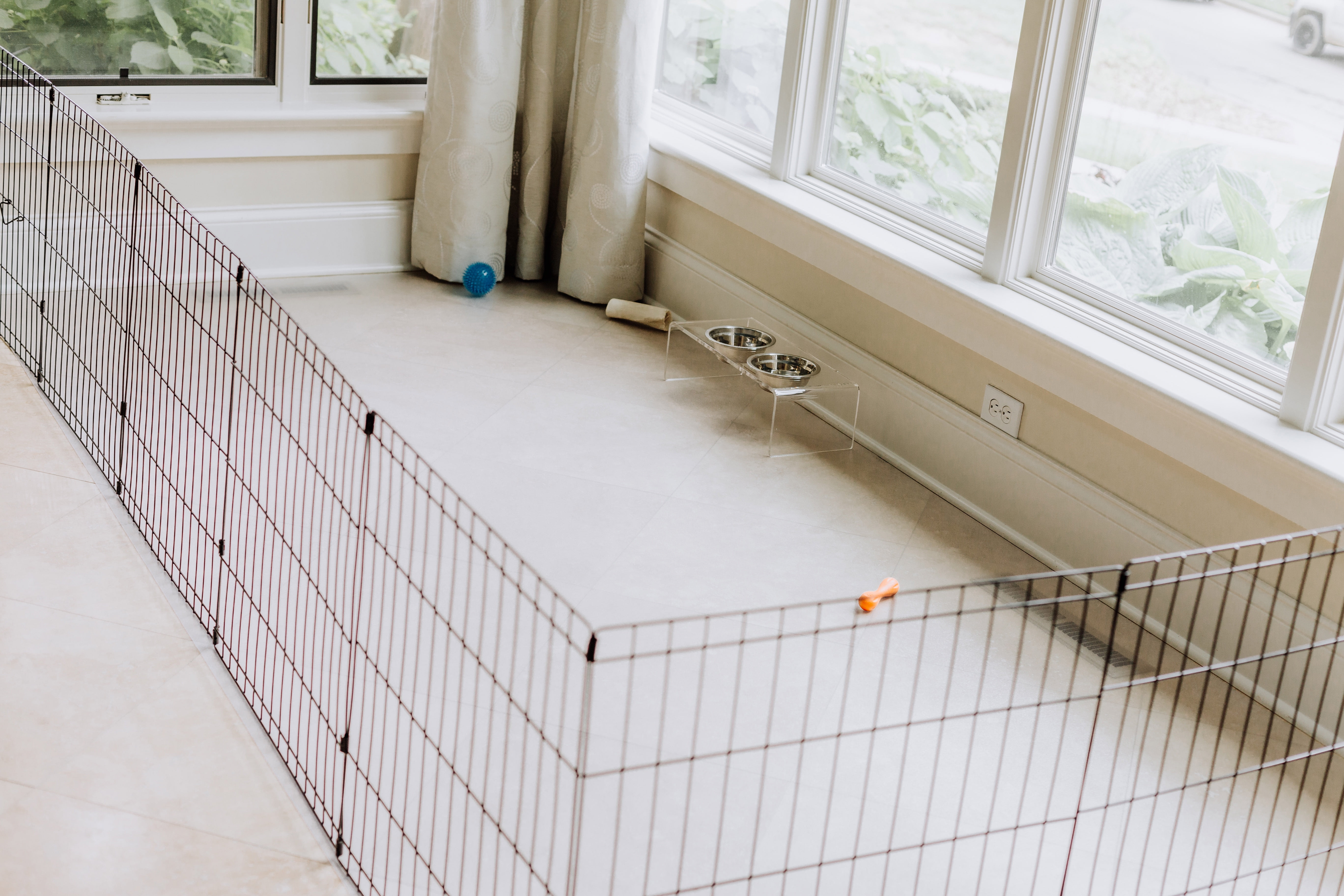 G-Floor 5' x 10' Polyvinyl Ceramic Pet Friendly Carpet Protector - Clear