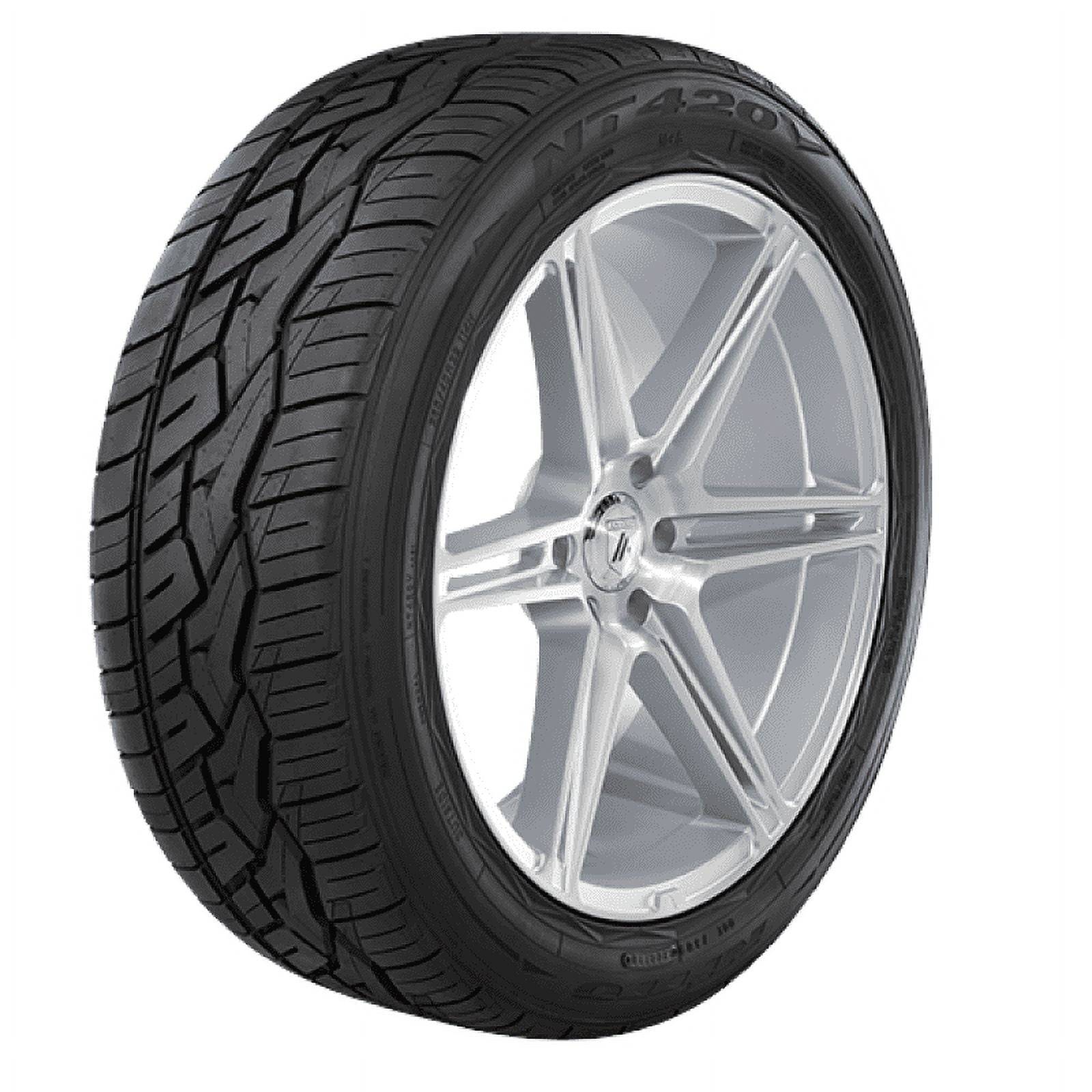 Nitto NT420V 305/40-22 114 H Tire