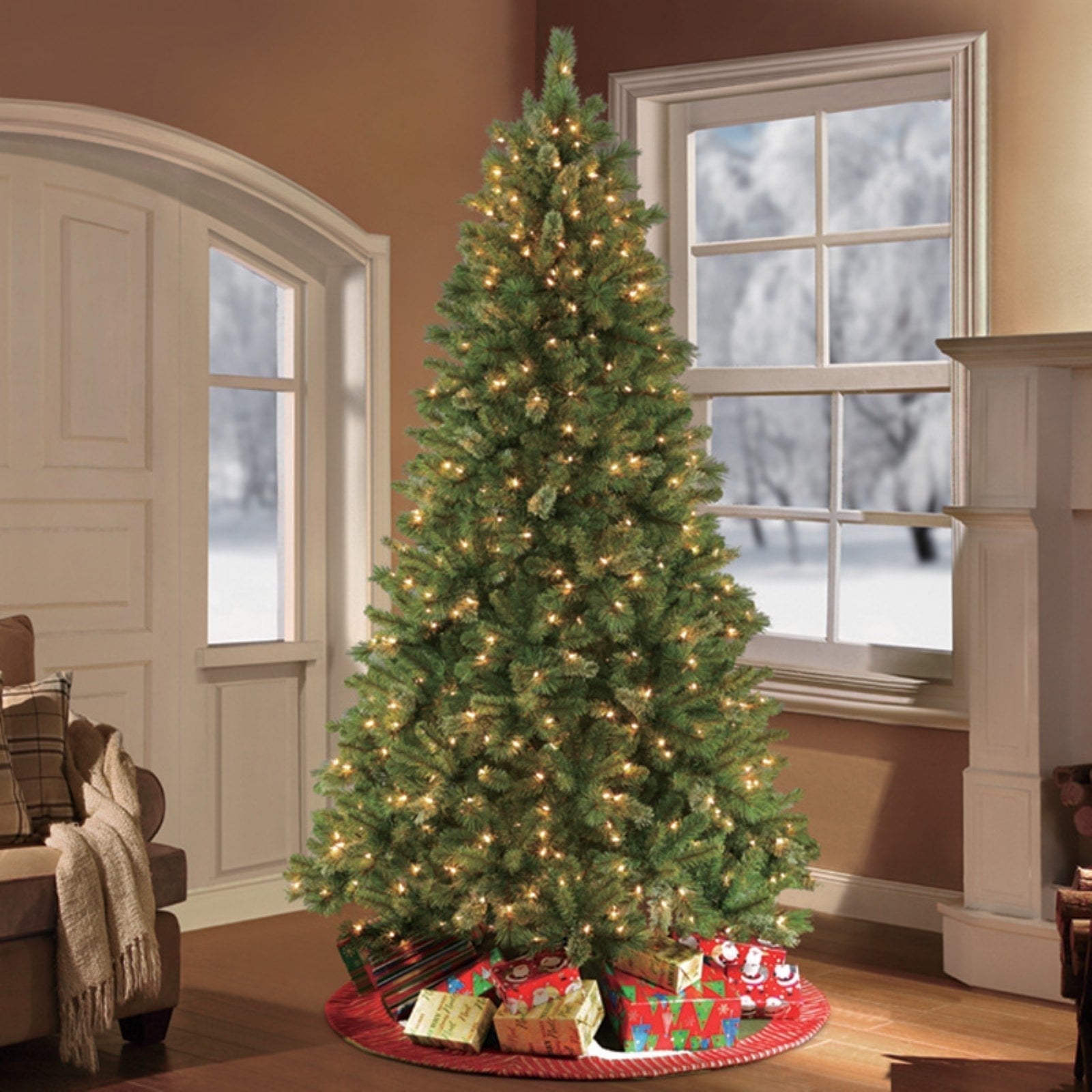 Puleo International 7.5 Pre-Lit Teton Pine Artificial Christmas Tree with 600 Clear UL-listed Lights
