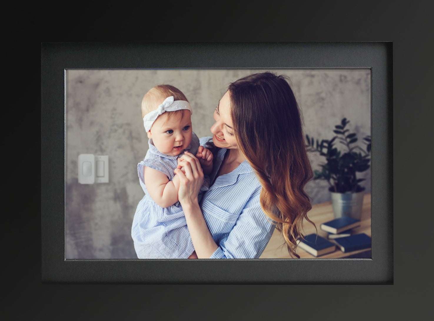 Simplysmart Home Friends And Family 8” Wi-Fi Smart Digital Picture Frame, Send Pictures From Phone To Frame, Hd 1080P Touchscreen, 8Gb Internal Memory